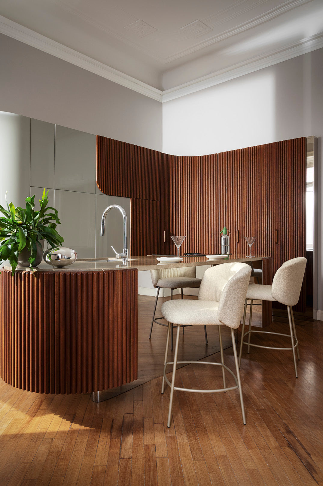 SWEEL upholstered bar stool with cream metal base