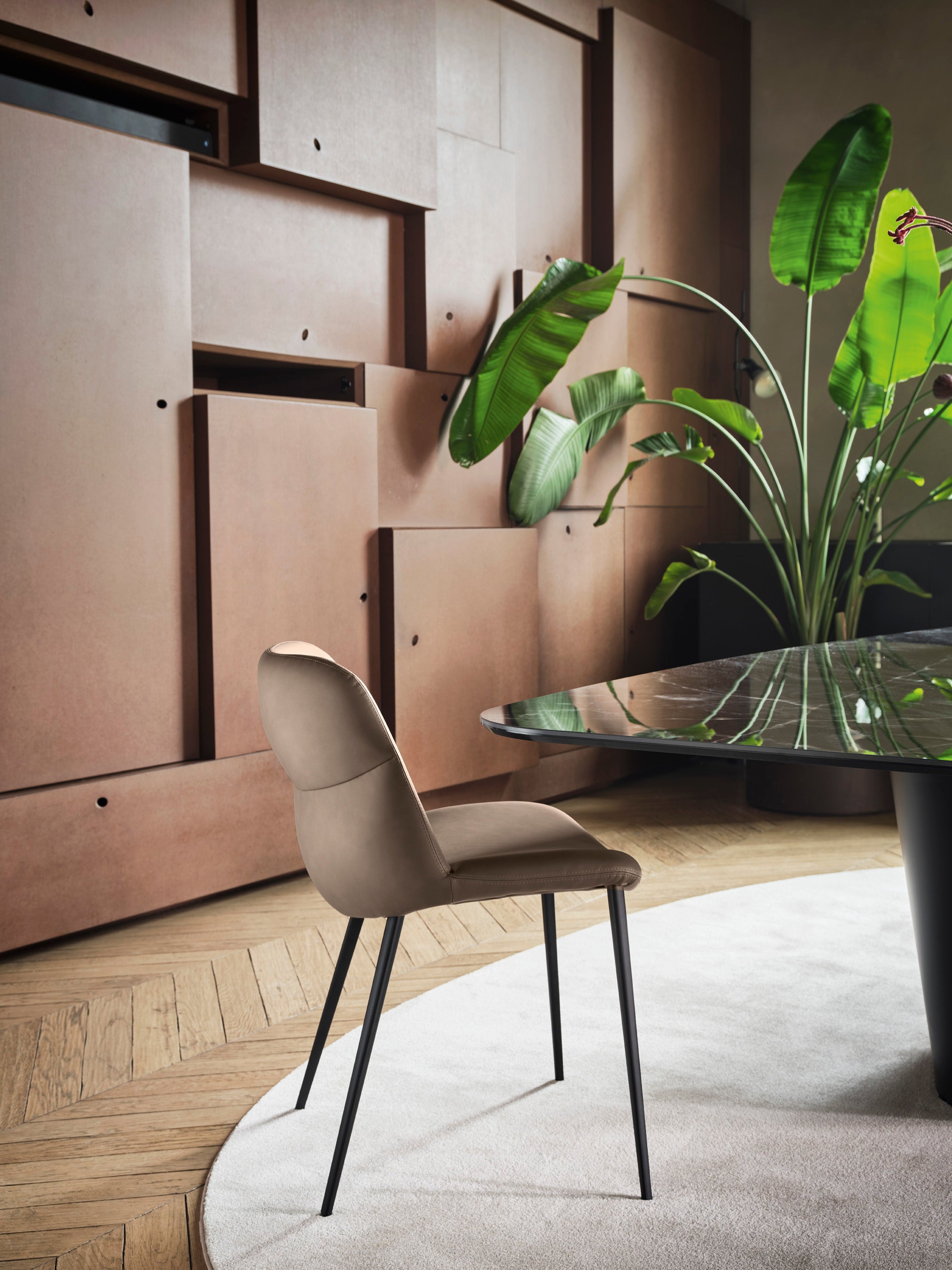 Upholstered ONDA chair with a brown base