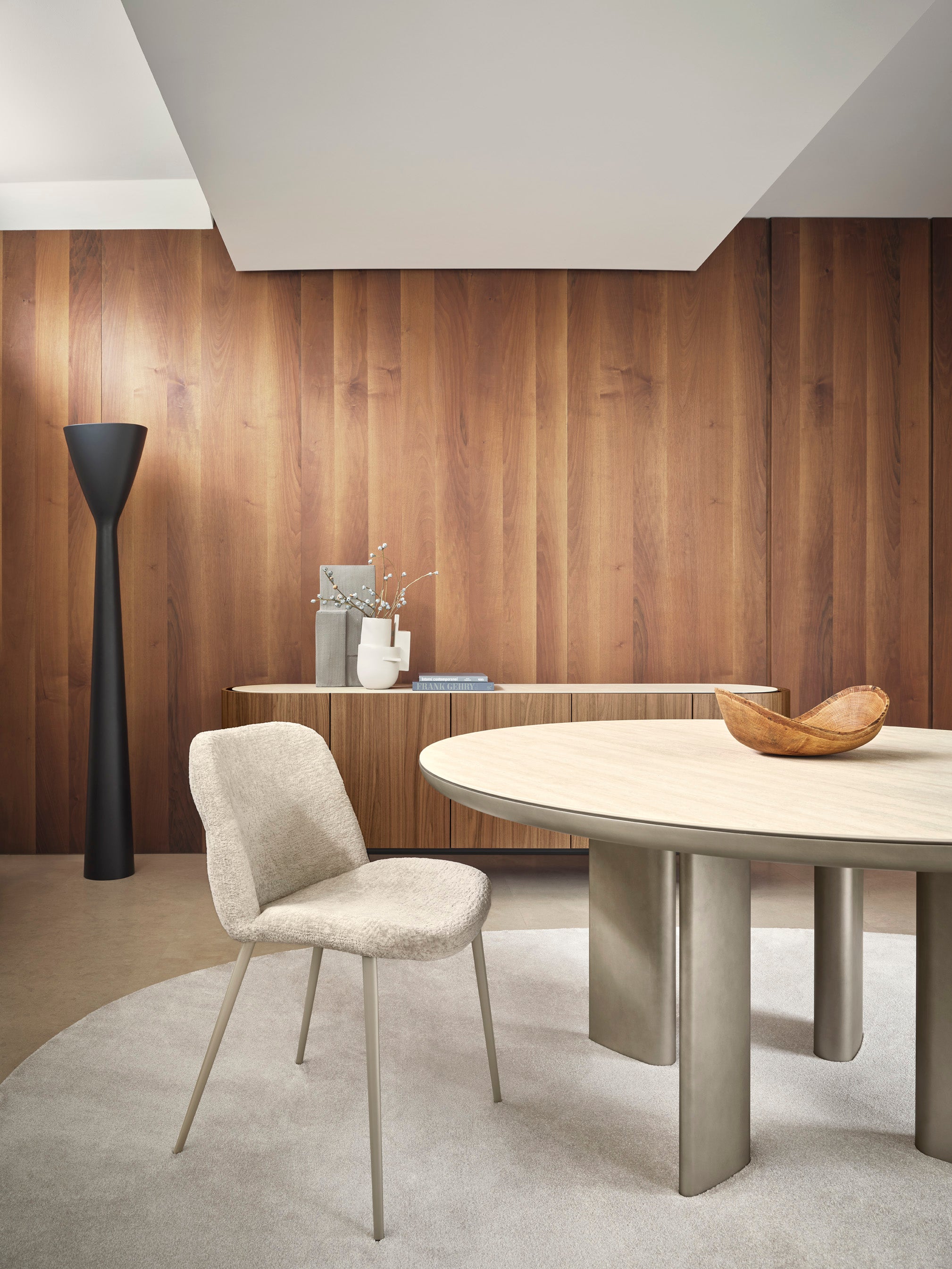 Upholstered ONDA chair with a brown base