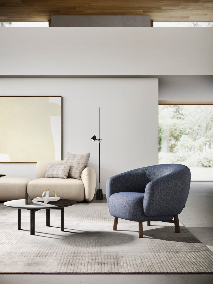 Sessel RIO gepolstert mit dunklem Holzgestell