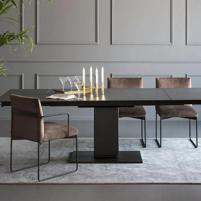 Sessel mit Armlehnen GALA gepolstert mit goldenem Fuß