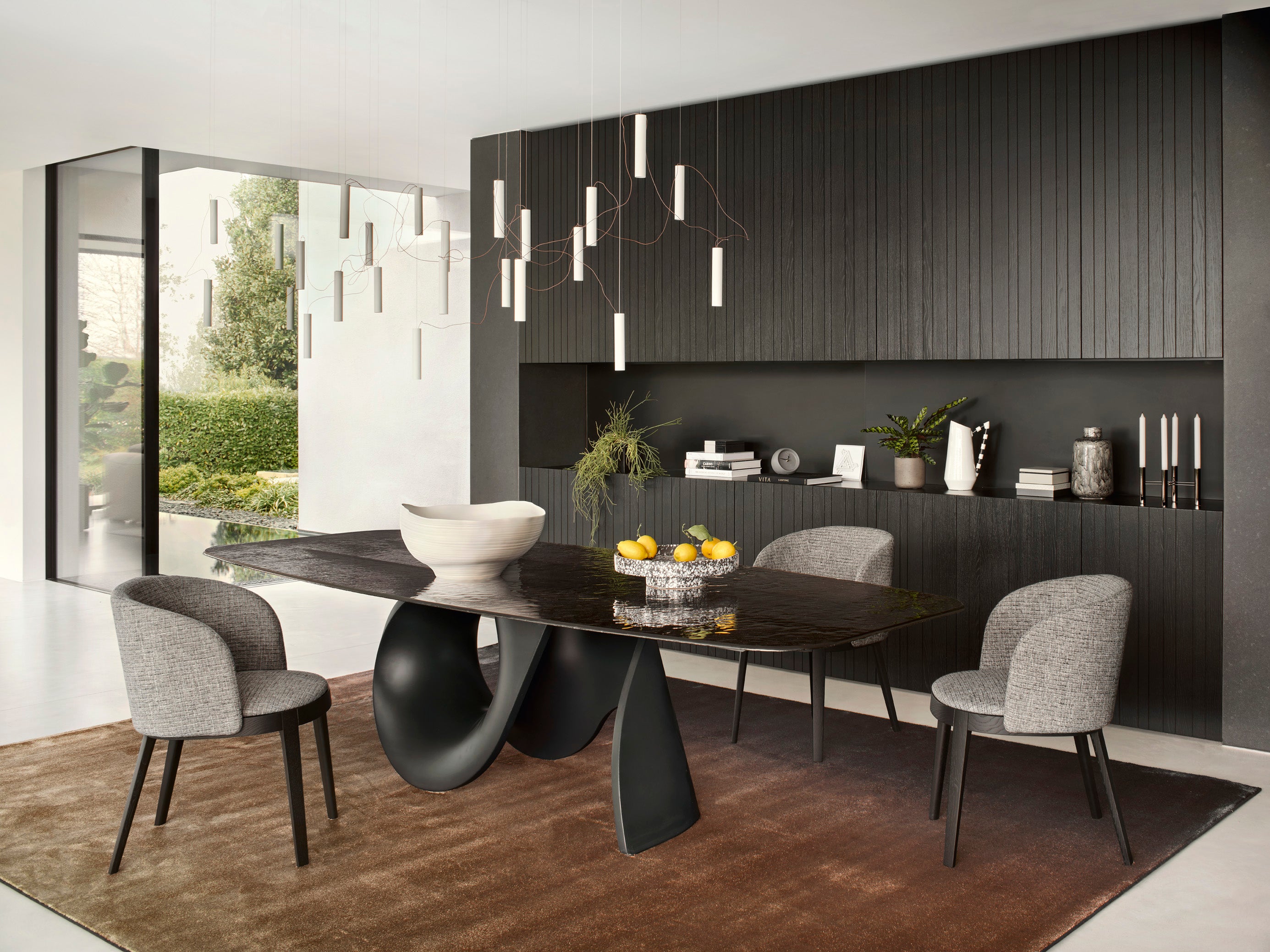 Stół SEASHELL czarny blat z grafitową podstawą – Calligaris
