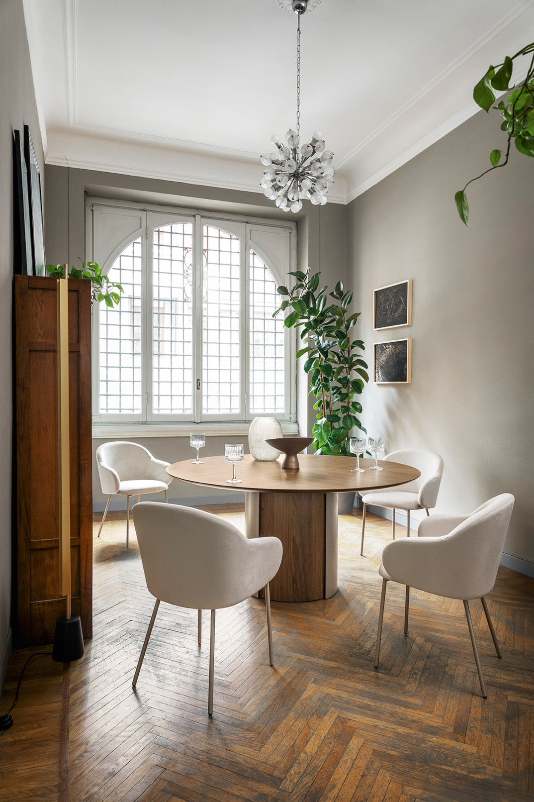 YOROI Round Table with Black Wooden Top and Black Base