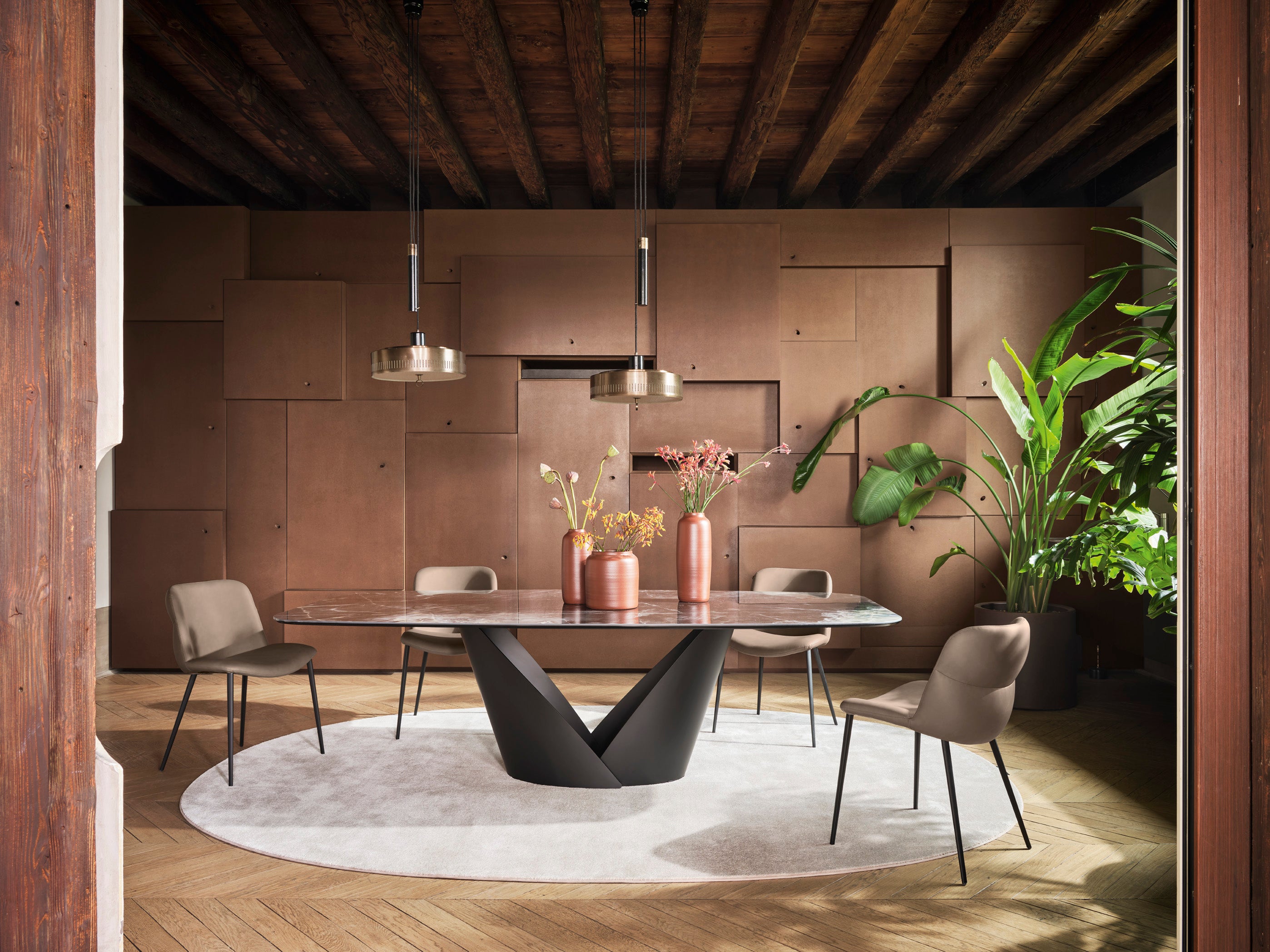 Upholstered ONDA chair with a brown base