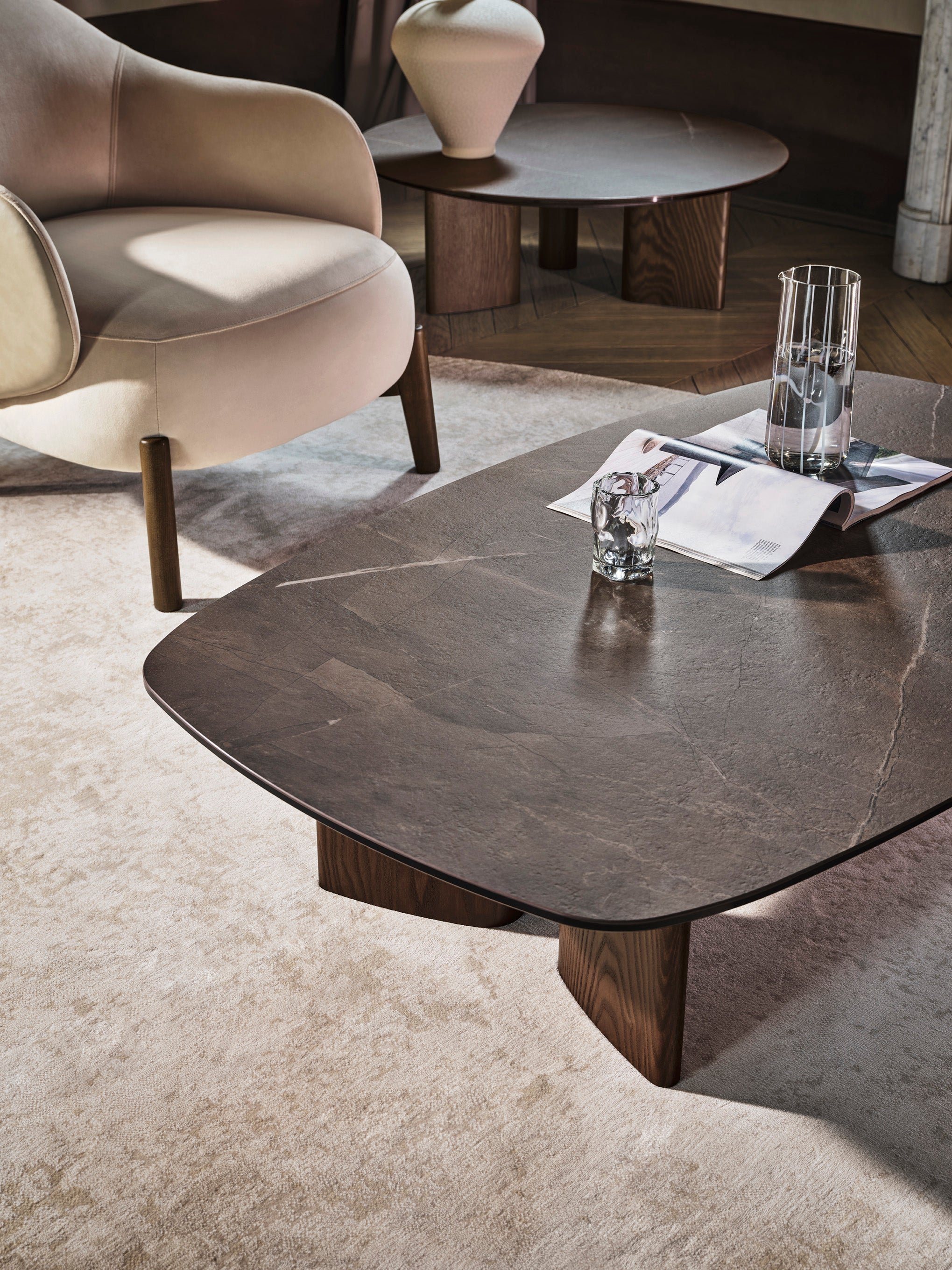 SANDY coffee table brown ceramic with dark wooden base