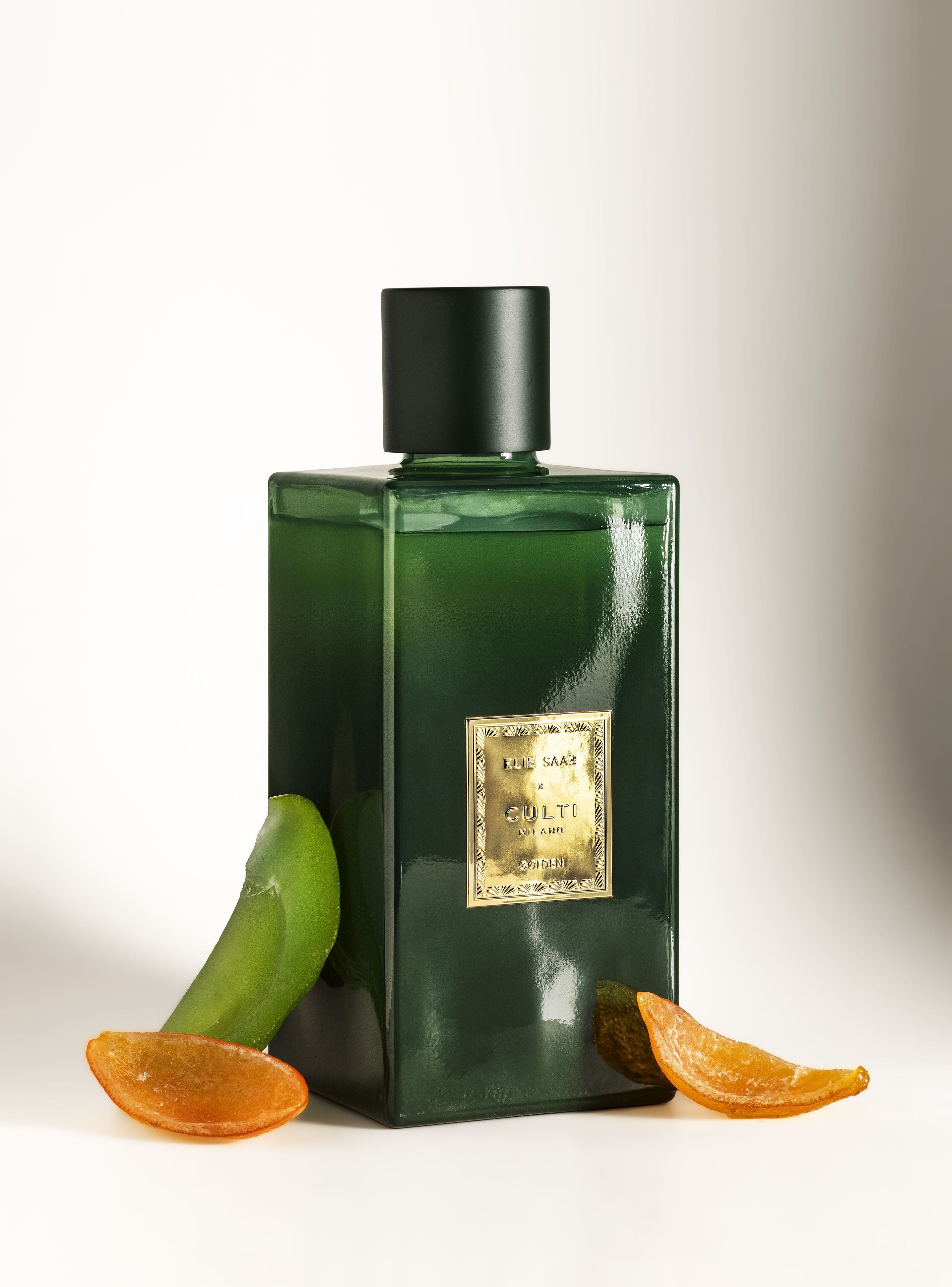 GOLDEN fragrance diffuser with notes of bitter orange, mandarin, ginger, orange blossom, and cedar.