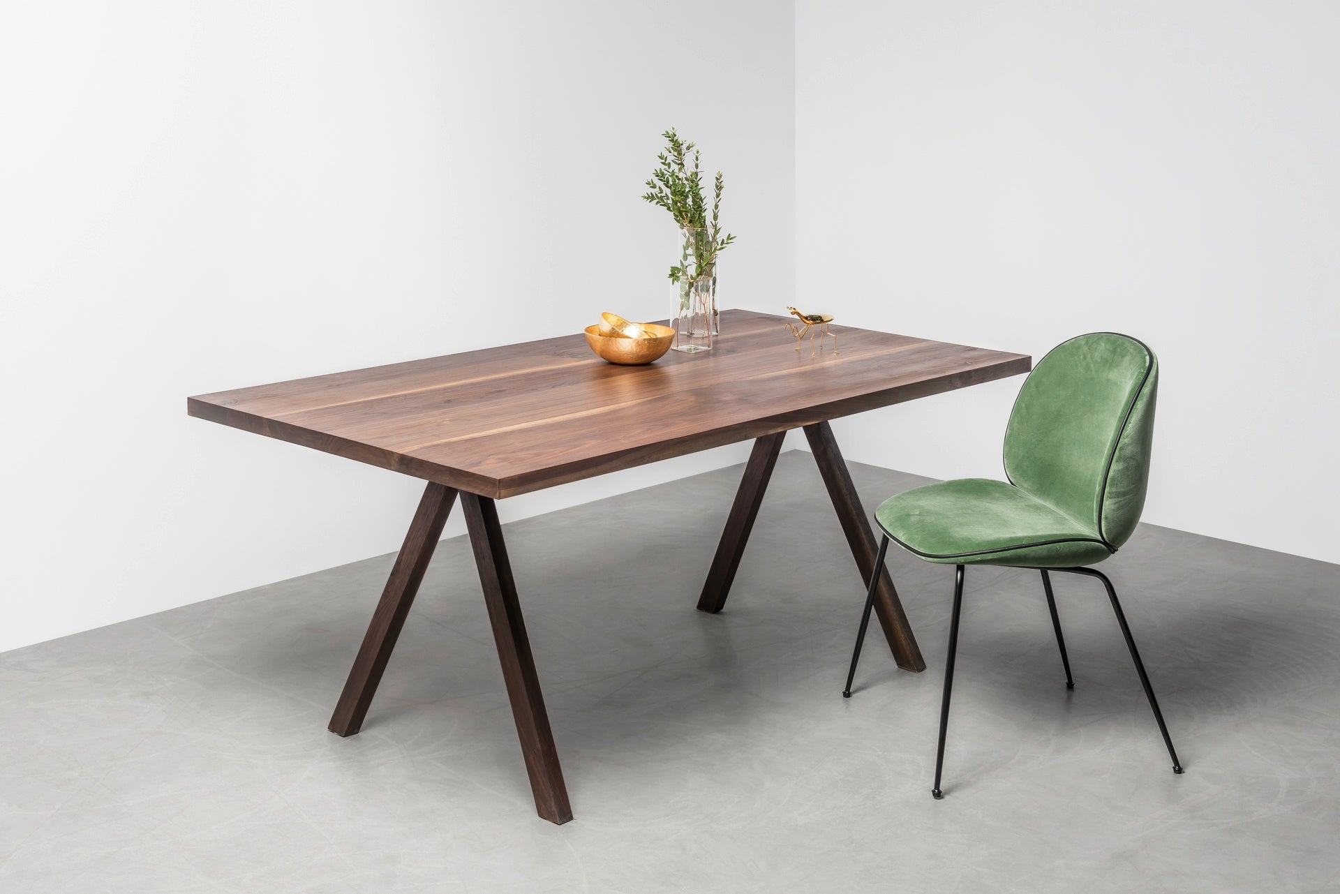 Tisch VICTORIA Nussbaum