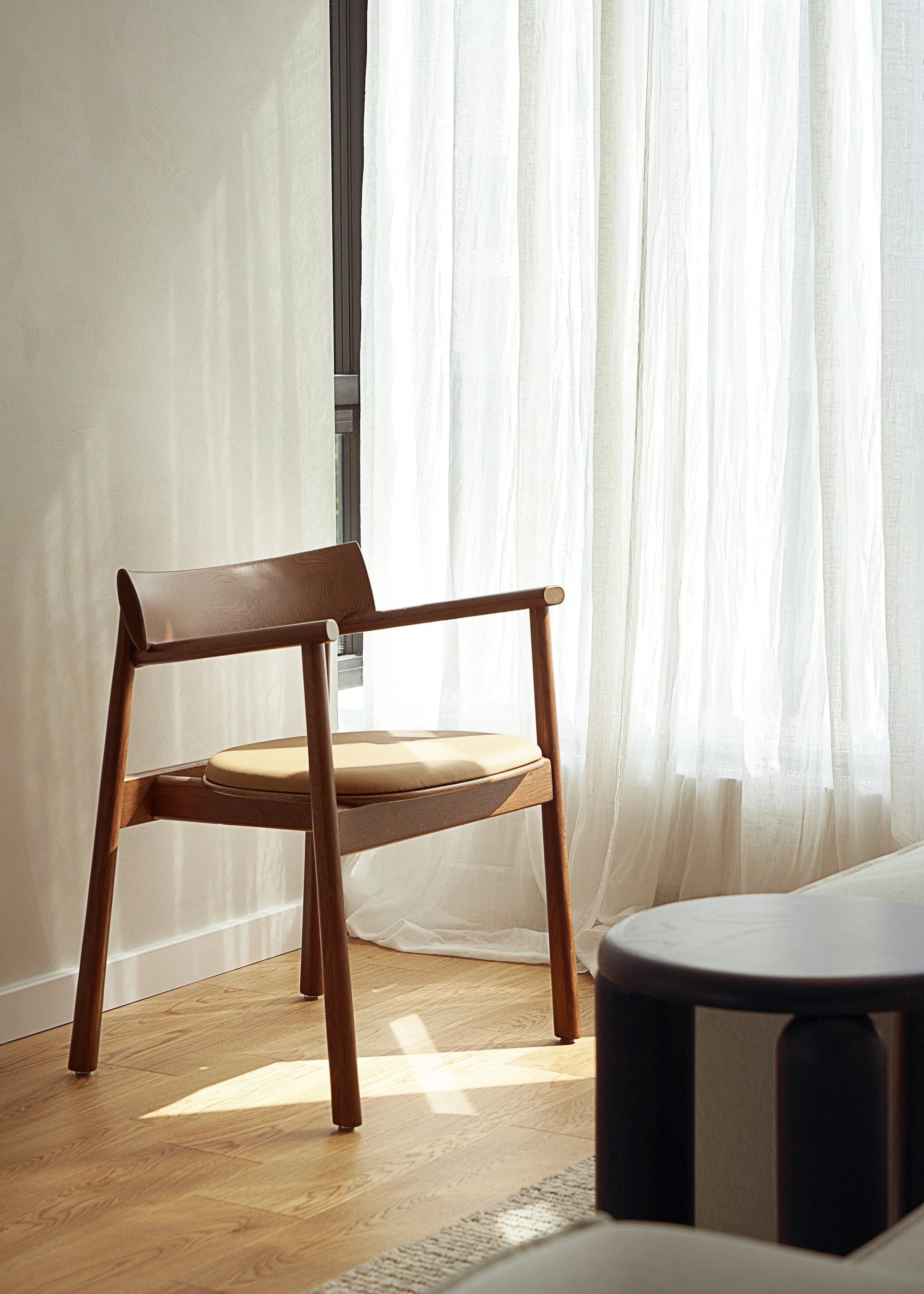 ELIPSA SOFT Chair dark oak wood with brown leather