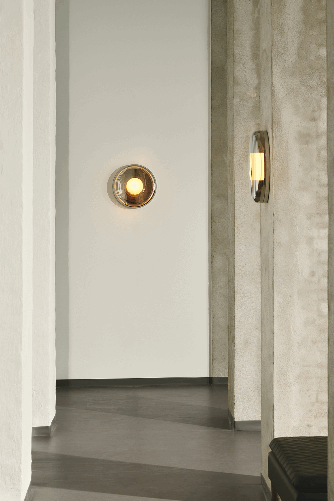 ENDLESS wall lamp coated glass