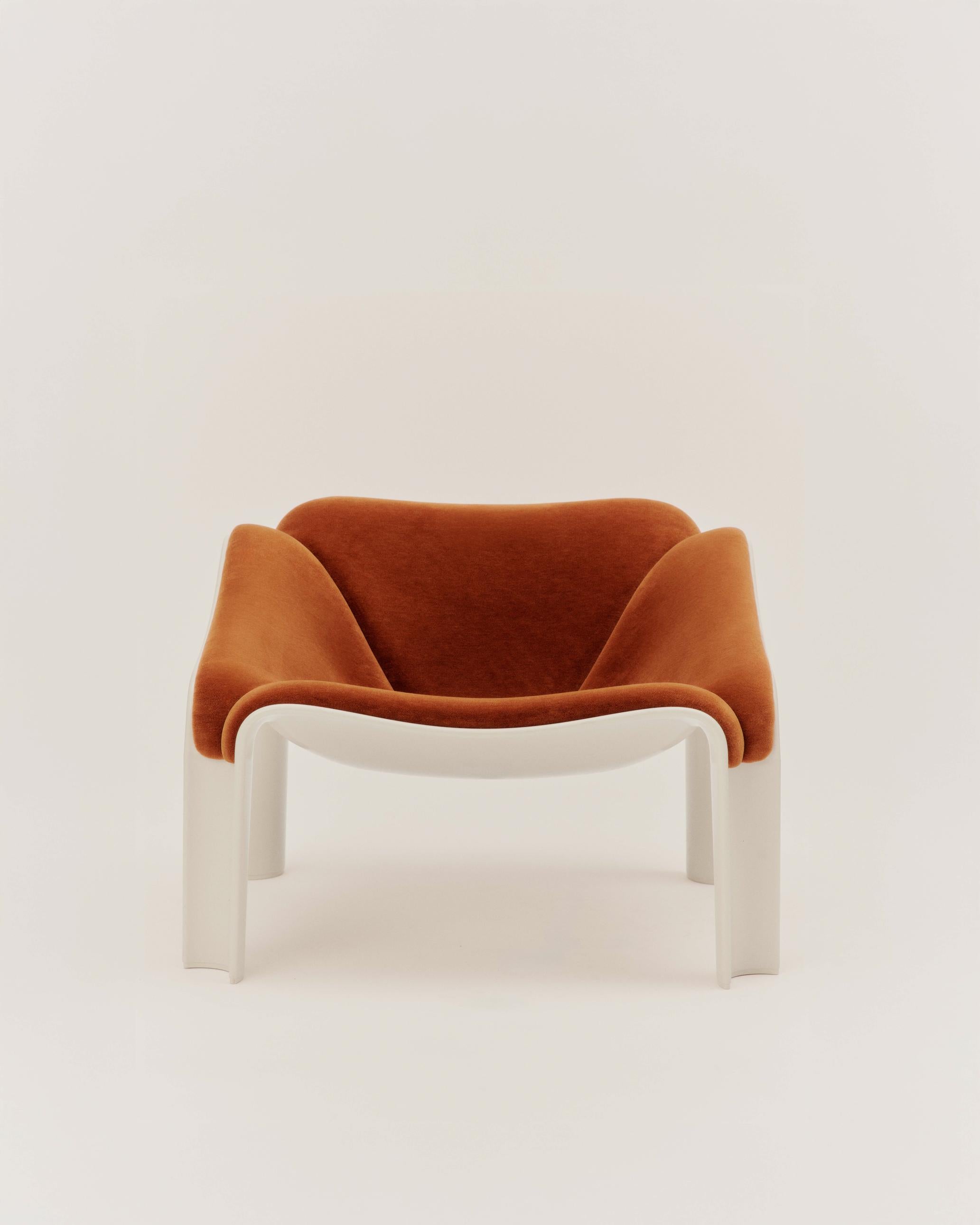 F300 Armchair in Cognac with White Base [Amelia Revised]