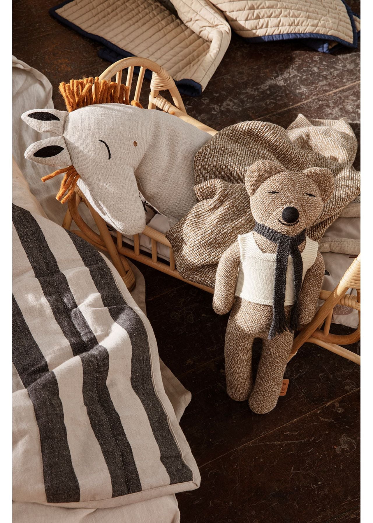 GRAND bedspread in sand with black stripes