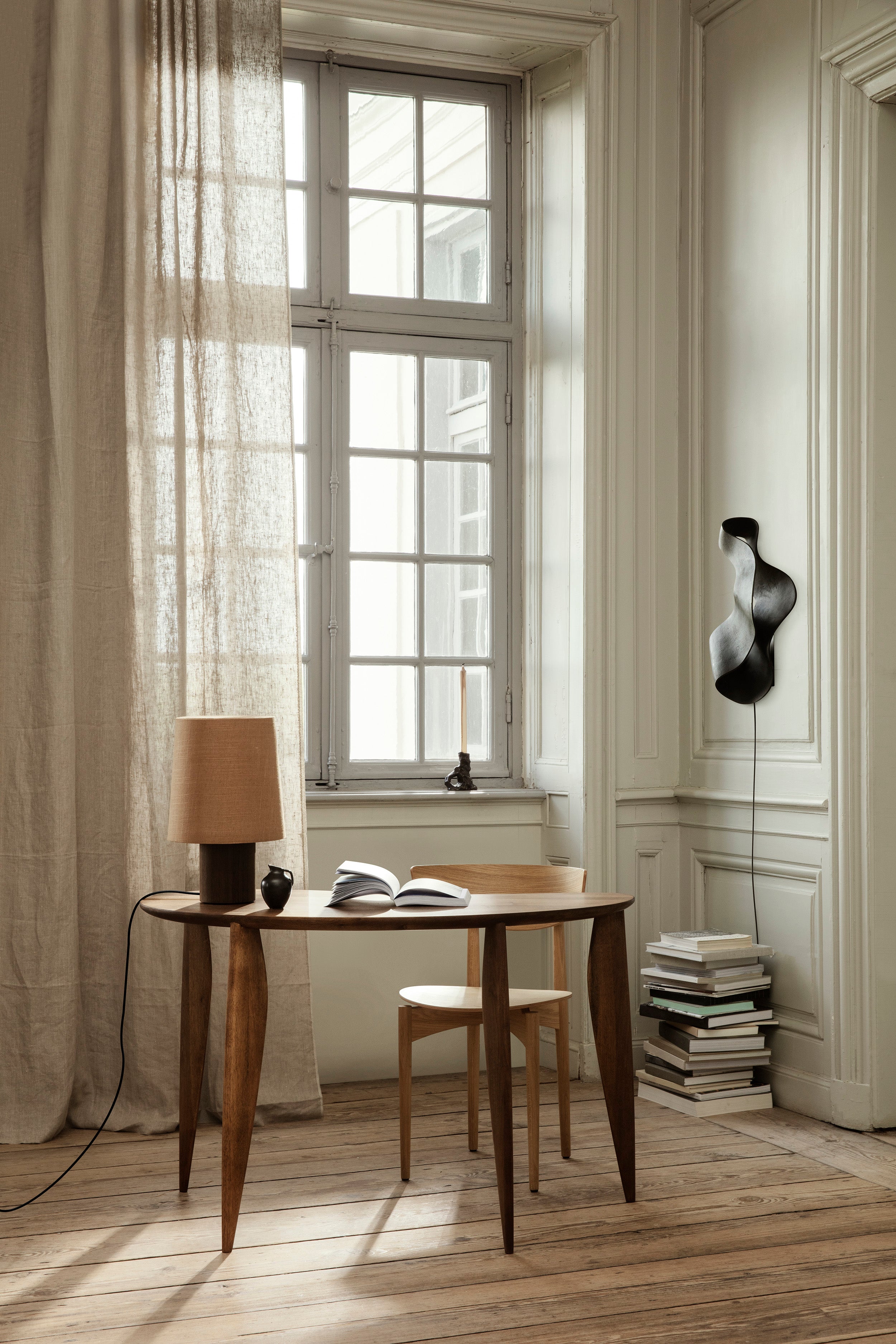 OYSTER black wall lamp