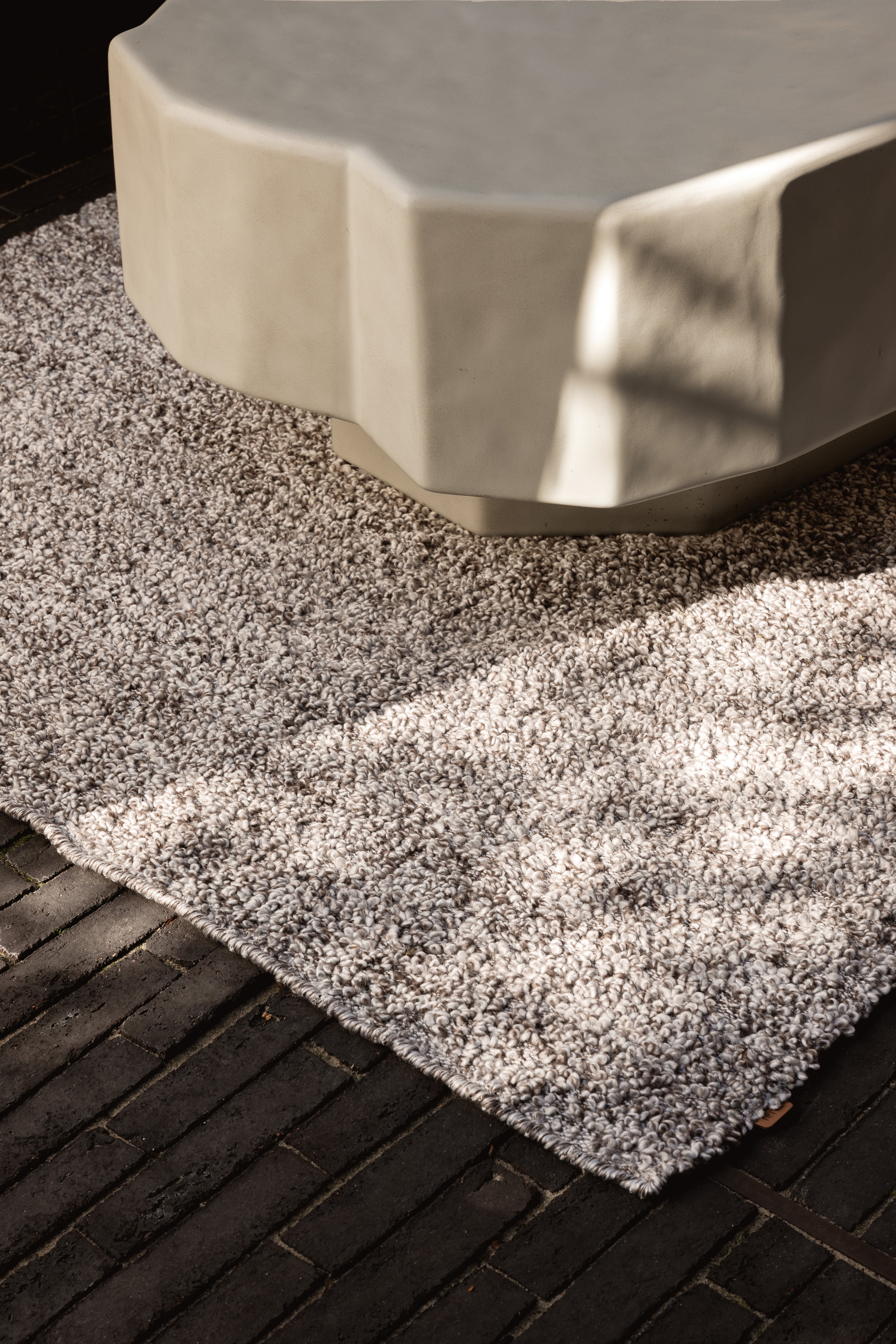 Outdoor rug SLUB BOUCLÉ dark gray