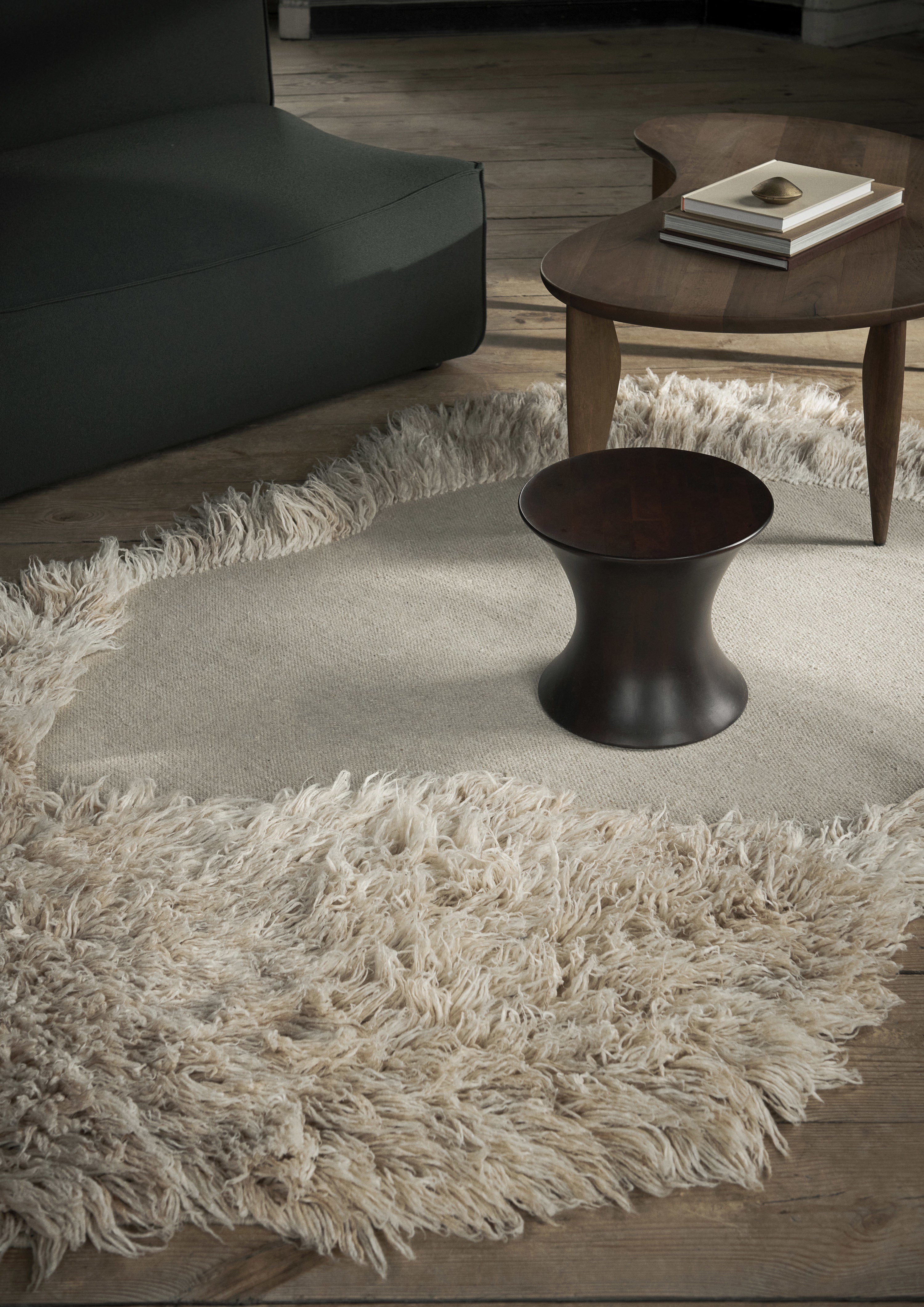 Oval rug NORTE broken white with long pile