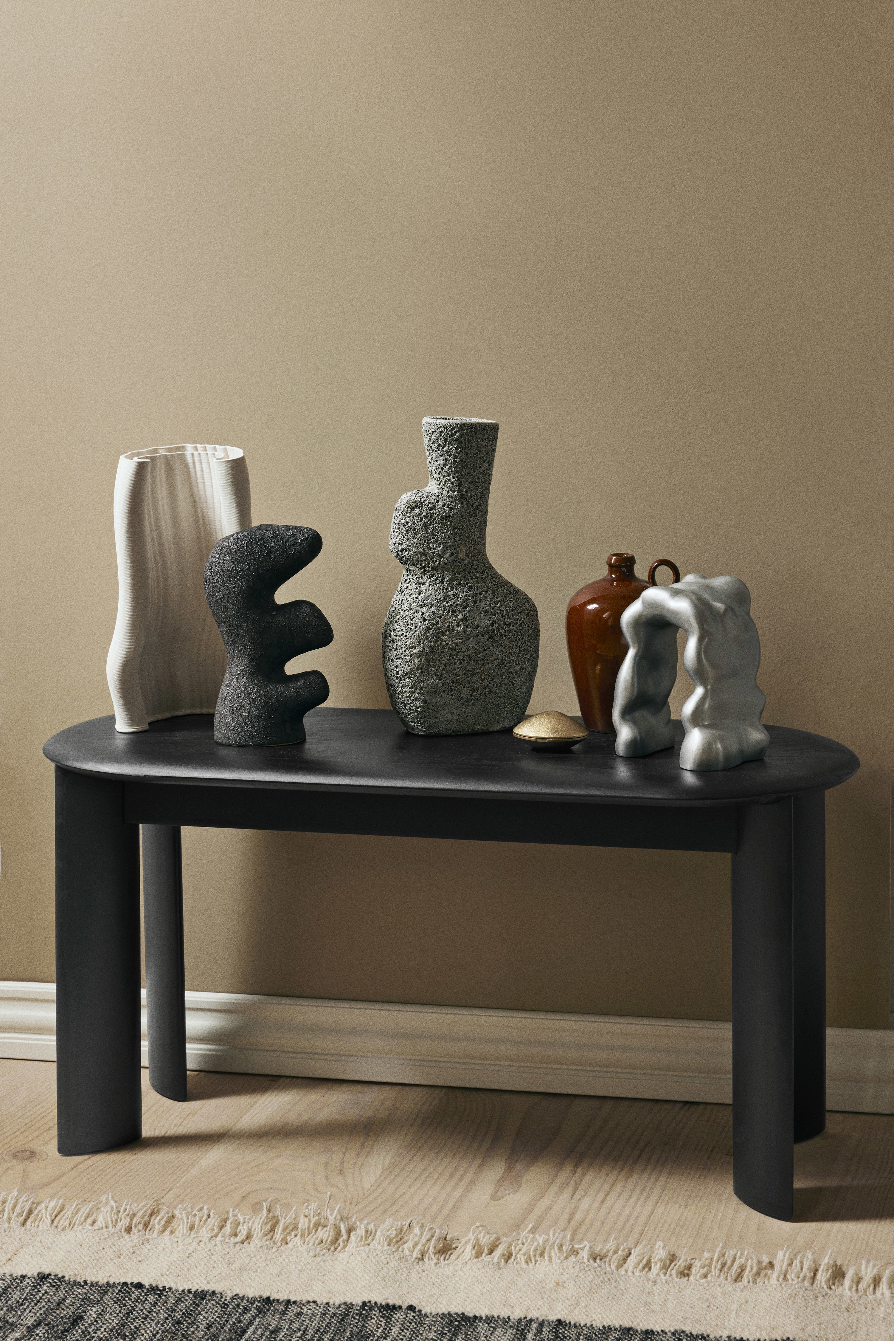 Vase moire broken white
