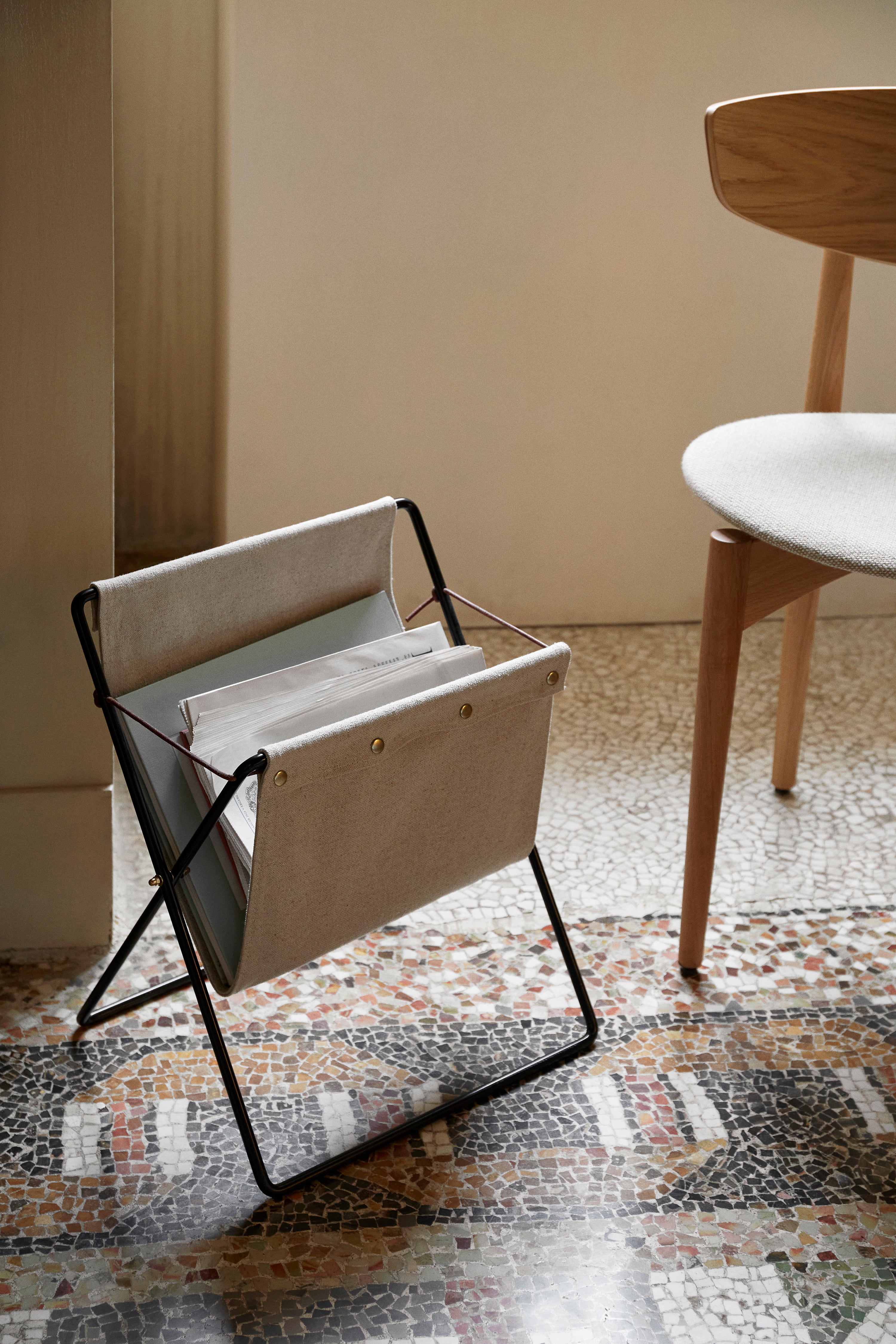 HERMAN beige magazine rack with a black base