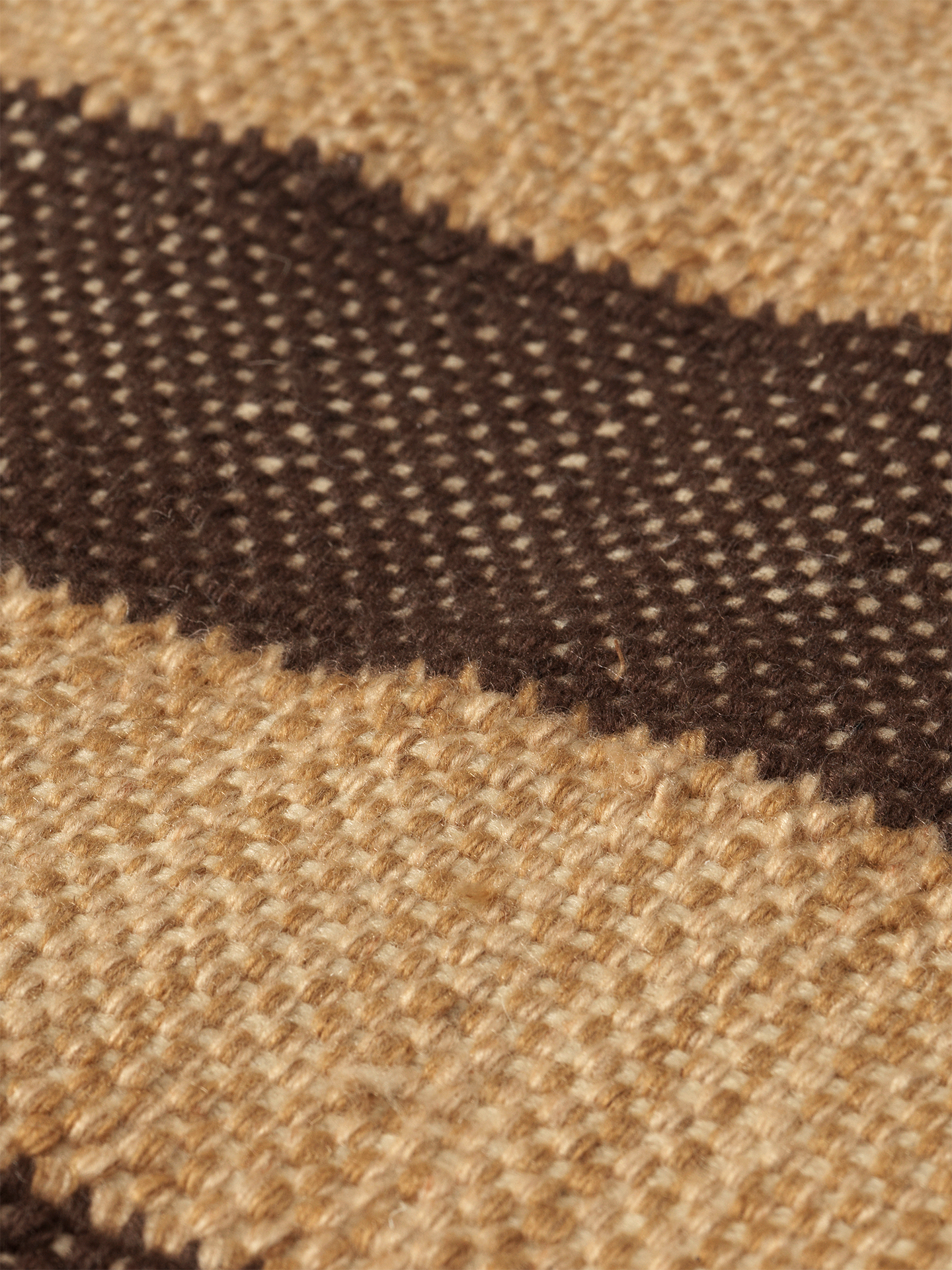 IVES chocolate rug with beige