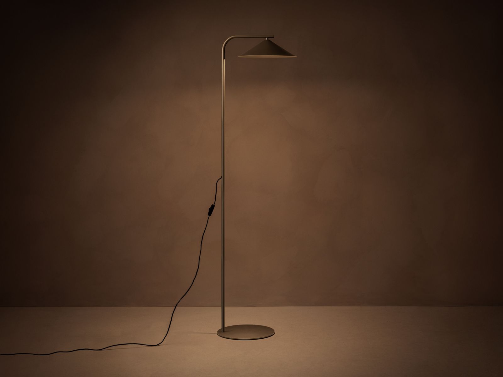 Lampa podłogowa NOCTE brązowy – aranżacja wnętrza