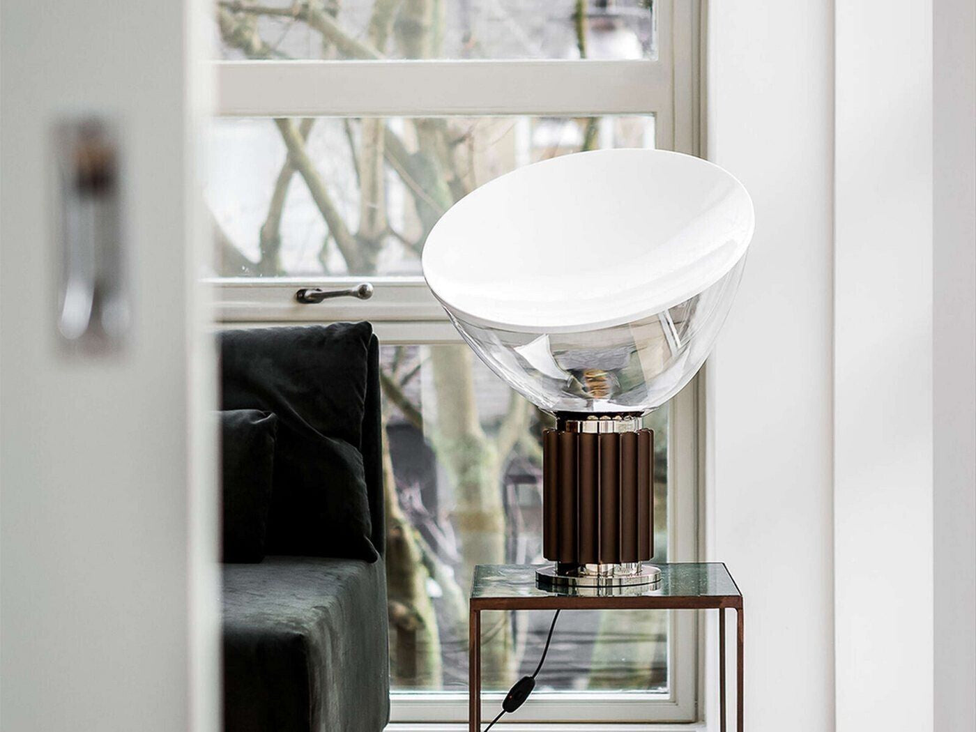 Lampa stołowa TACCIA PMMA brązowy – Flos