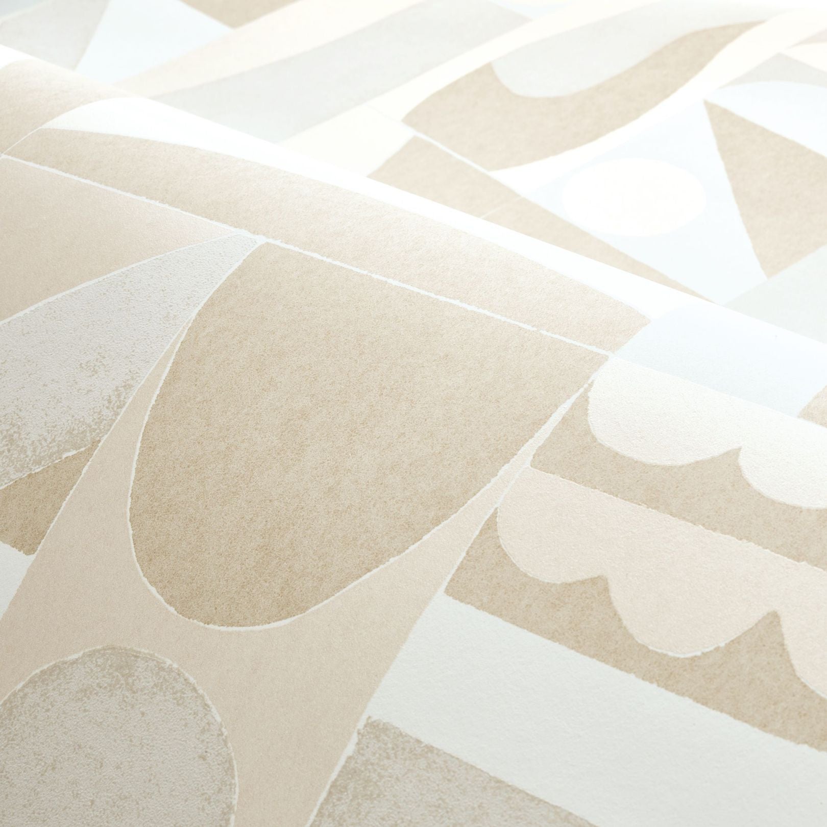 Structural wallpaper with geometric pattern GOURNA - TRAVERTINE/PEARL muted beige