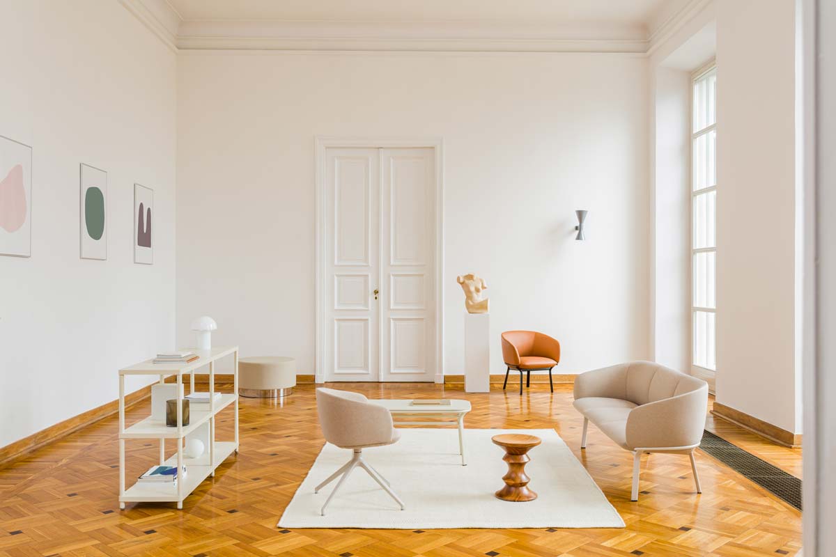 Grace -Furnier -Tabelle mit einer Metallbasis