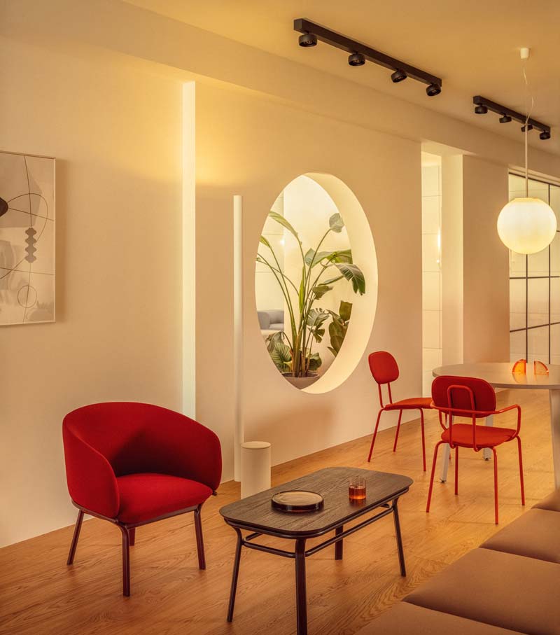 Grace -Furnier -Tabelle mit einer Metallbasis