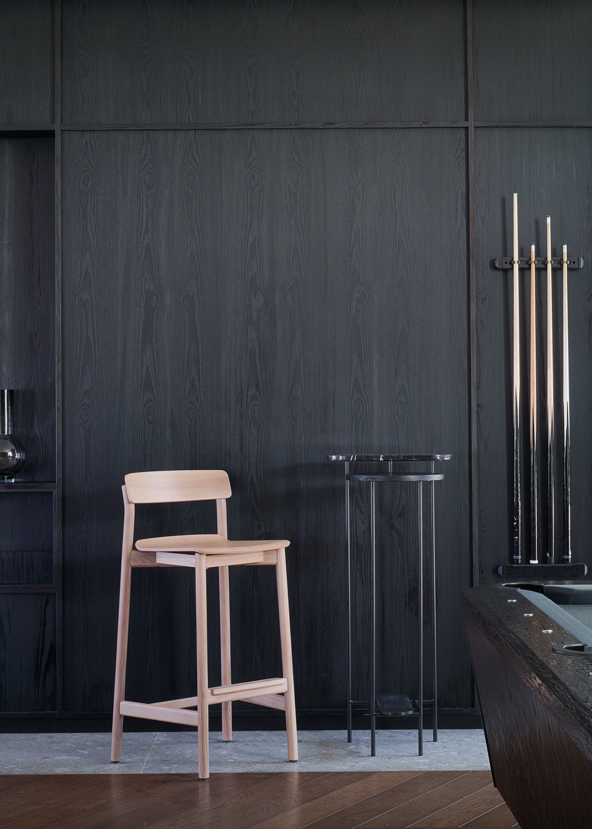 Hocker ARCHE schwarzes Eichenholz