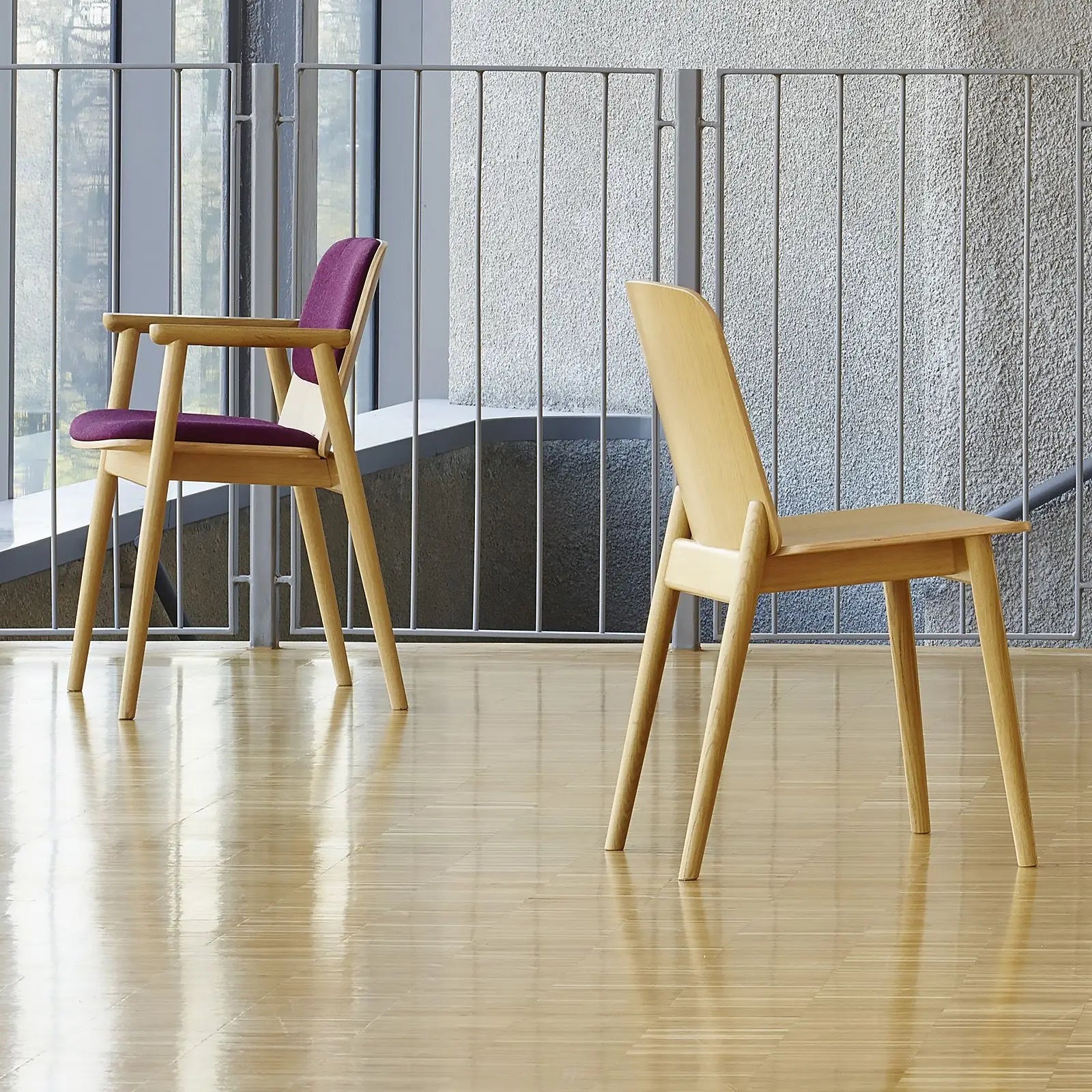 Stuhl mit Armlehnen PROP B-4395 gepolstert