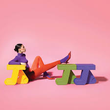 WALKING yellow garden side table