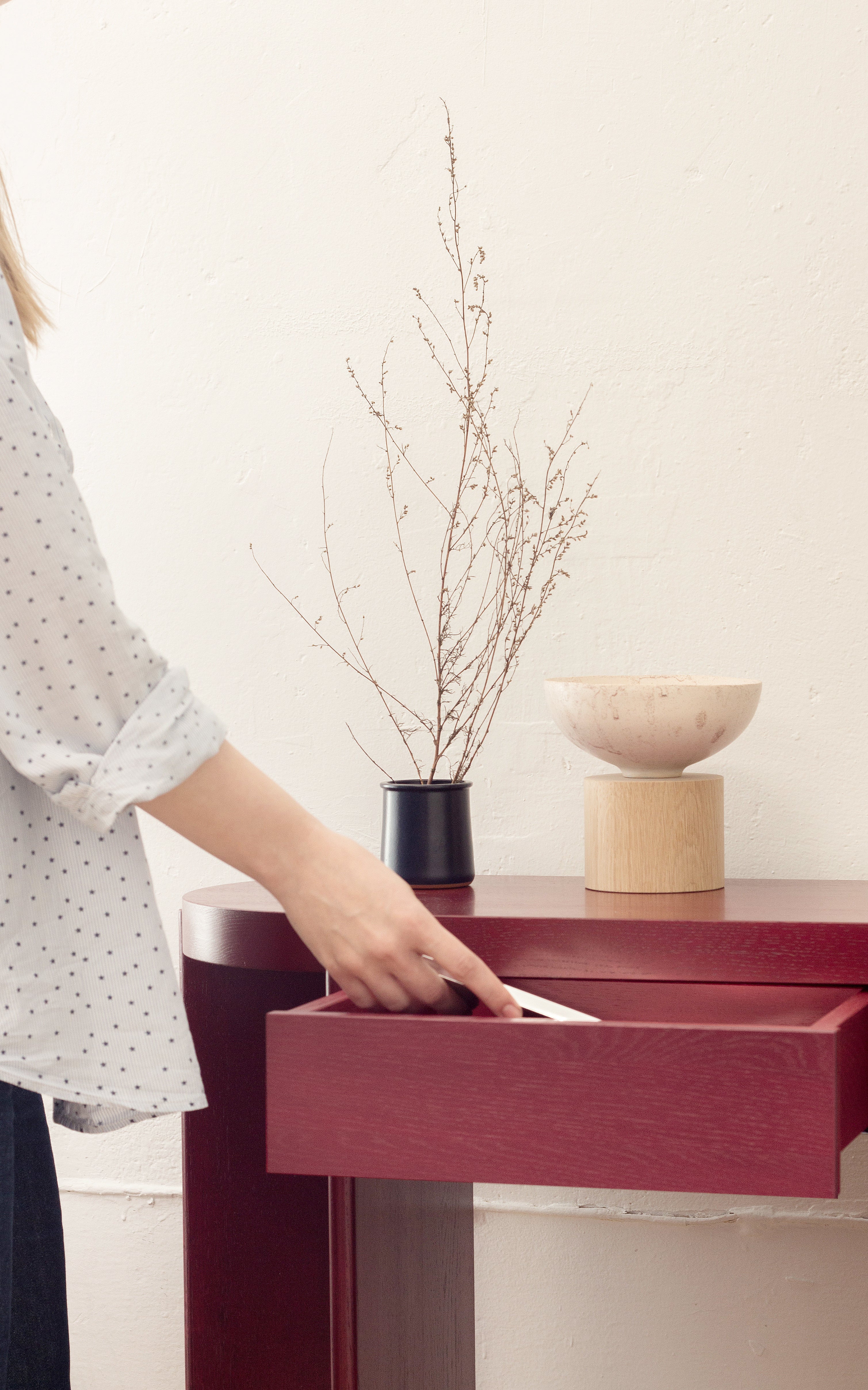 KIRU DUO Console in Ebony Oak Wood