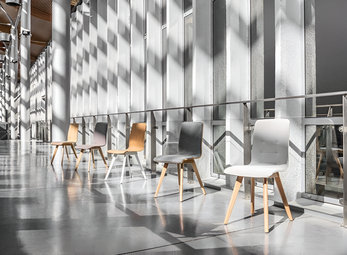 CLEO A-1604 Stuhl mit Holzgestell