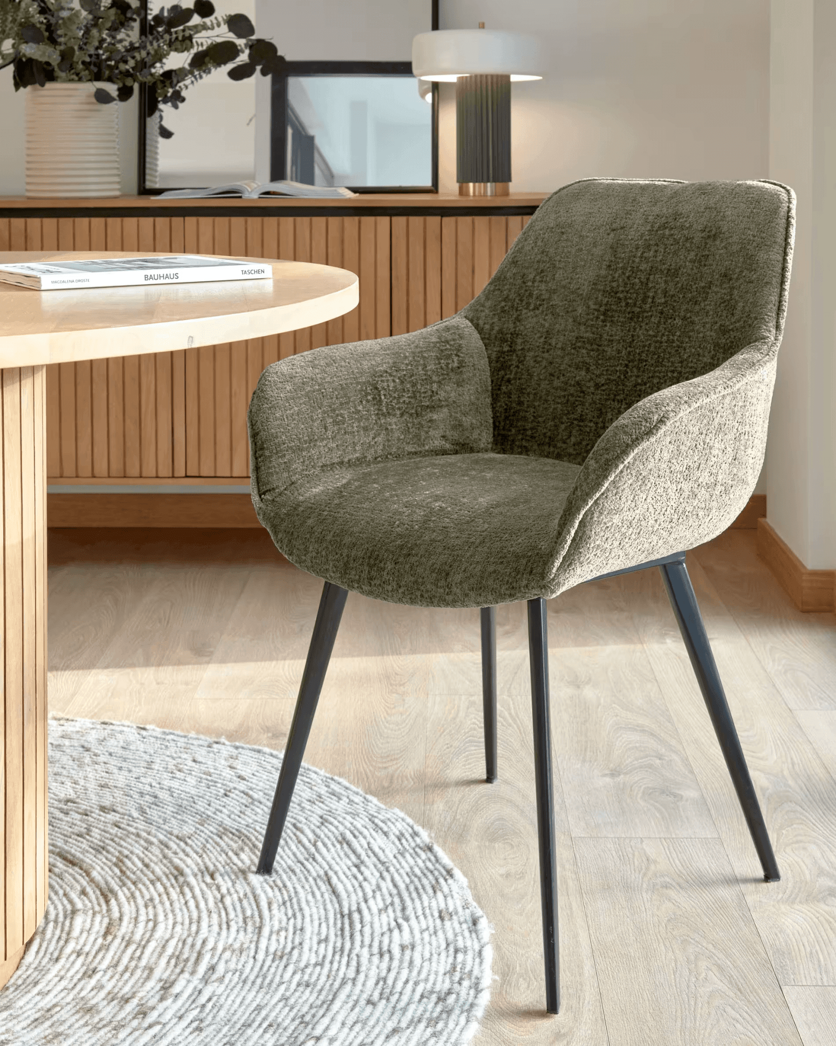 Krzesło AMIRA ciemnozielony szenil La Forma    Eye on Design