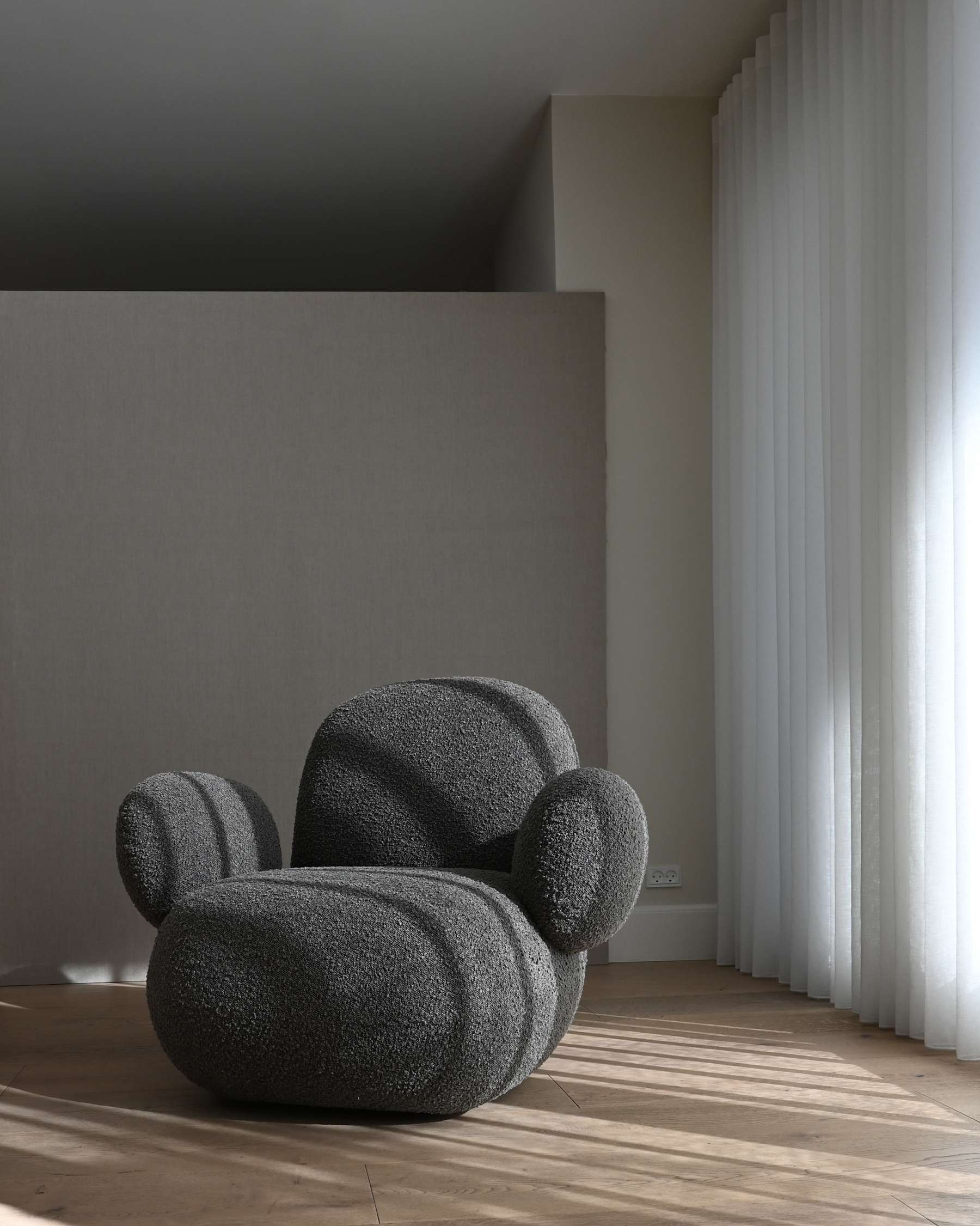 TOE FLAT armchair gray-brown bouclé