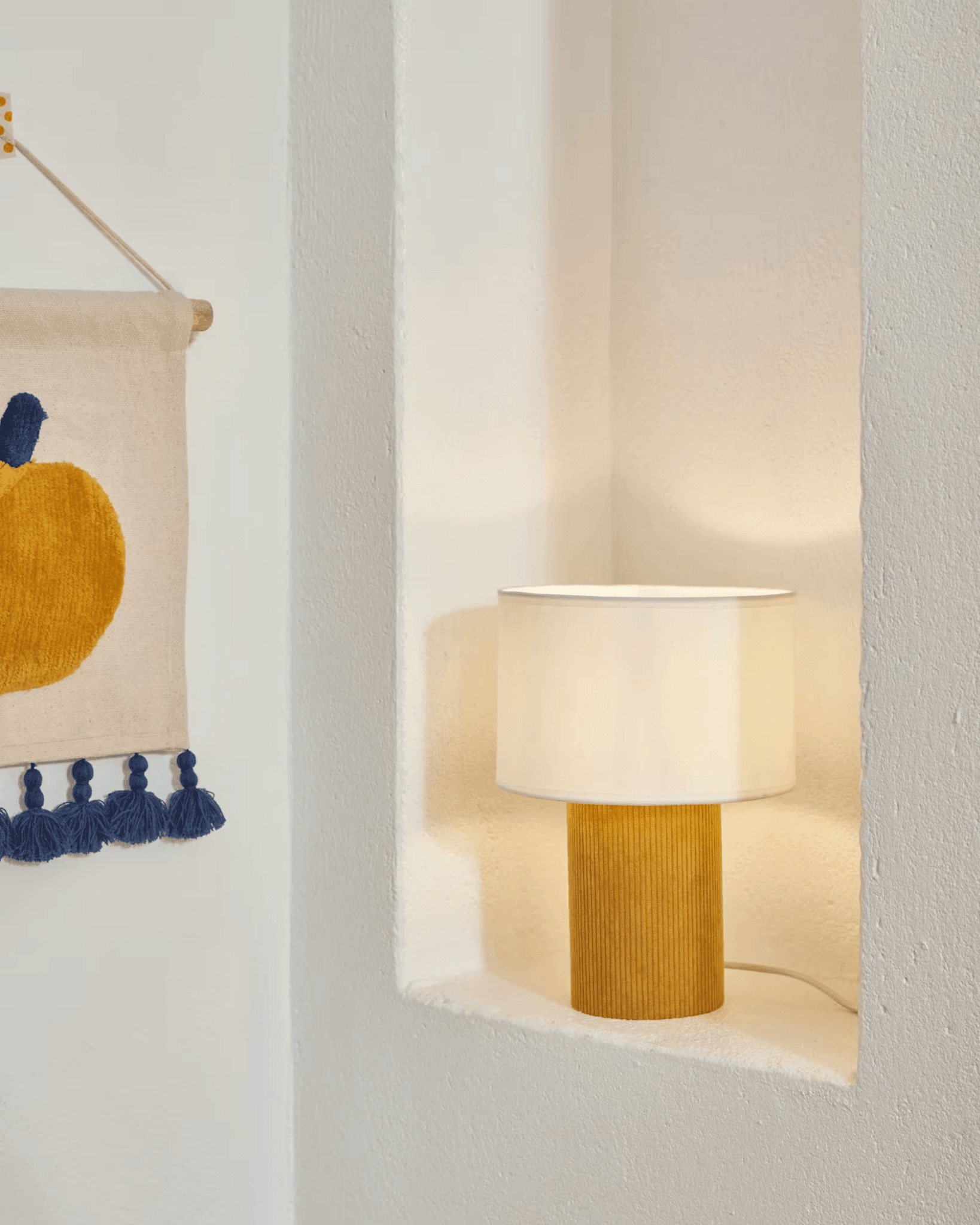 Lampa stołowa BIANELLA musztardowy – Kave Home