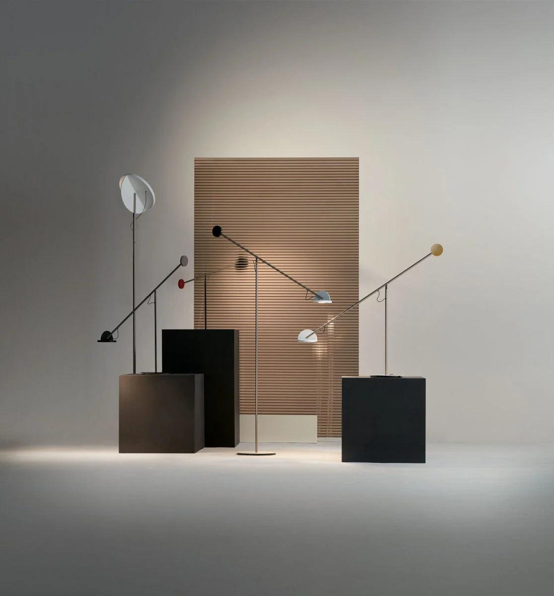 Lampa stołowa COPERNICA grafitowy z czerwonym wykończeniem Marset    Eye on Design