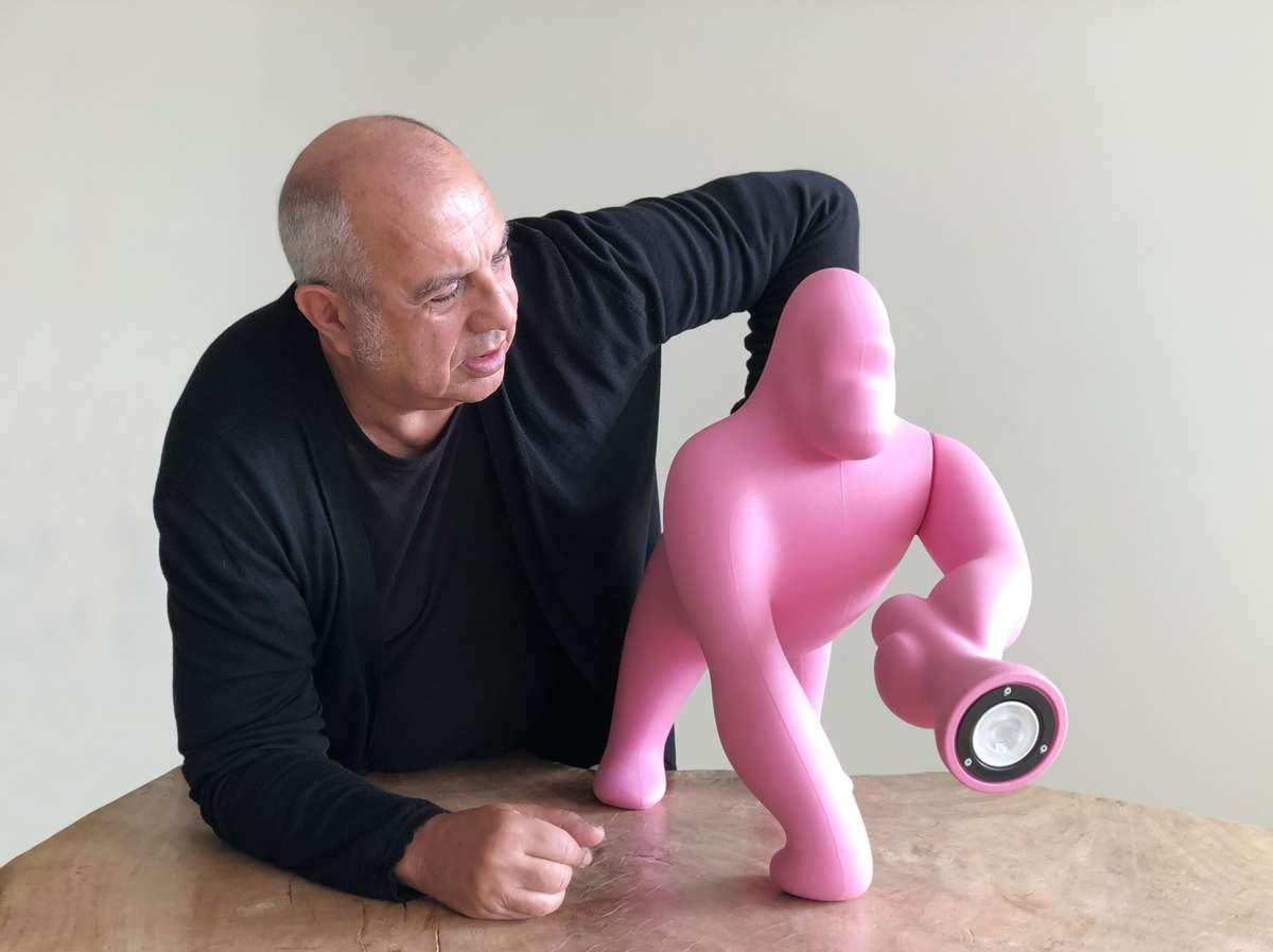 Lampa stołowa KONG różowy Qeeboo    Eye on Design