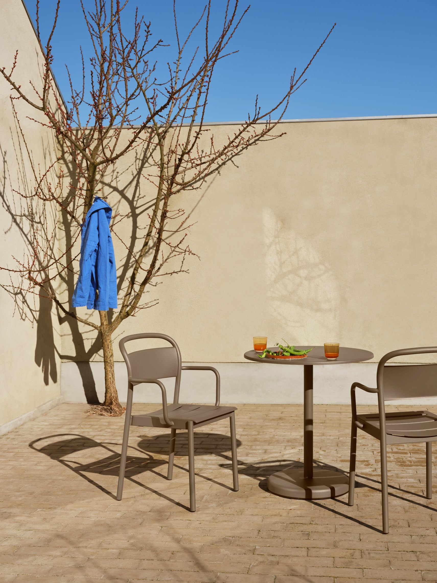 LINEAR taupe outdoor armchair steel