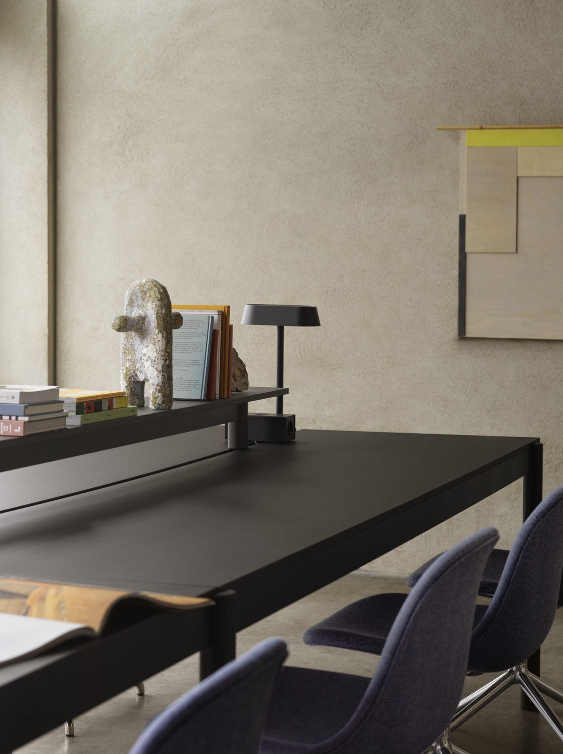 Bürotisch LINEAR SYSTEM - KONFIGURATION 1 schwarzes Nanolaminat mit schwarzem Gestell