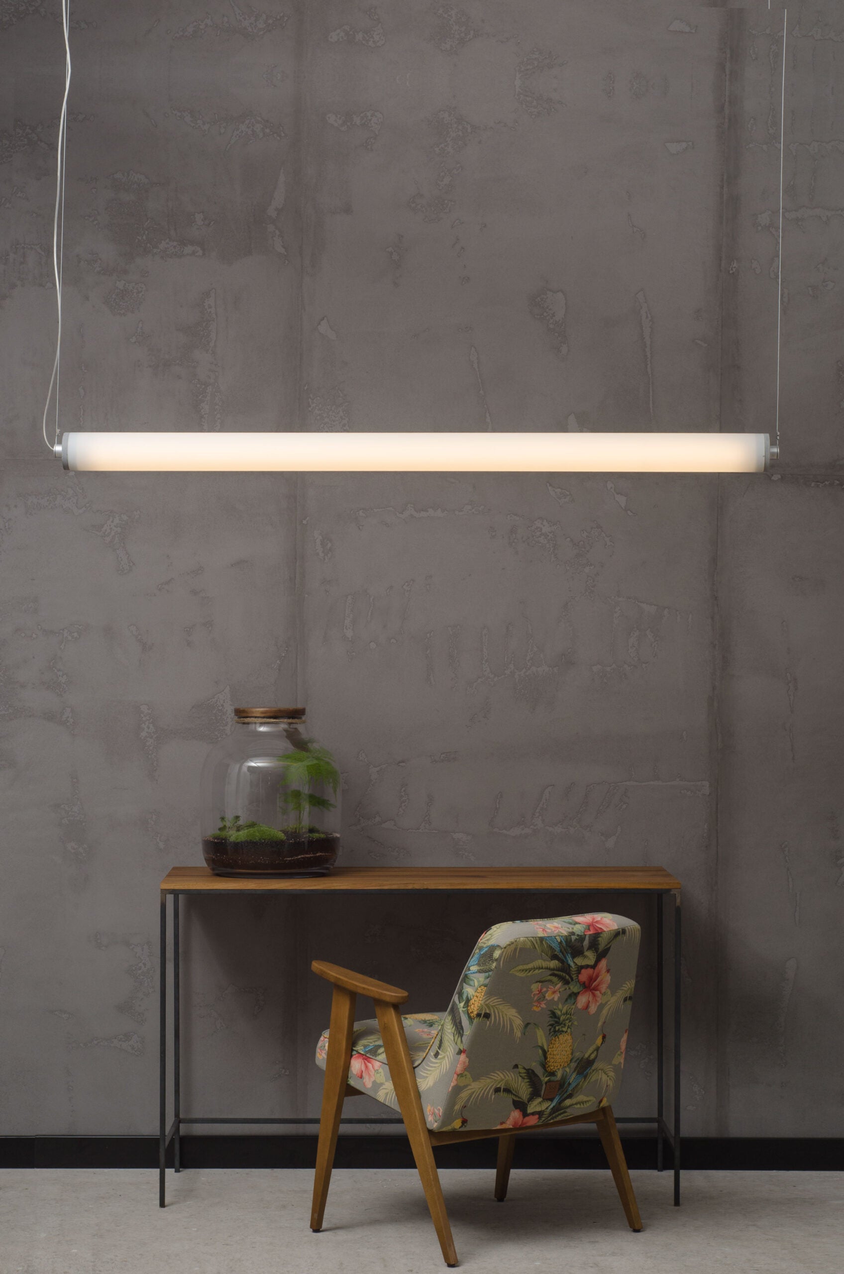 LONGA horizontal pendant lamp with a milky shade and concrete detail