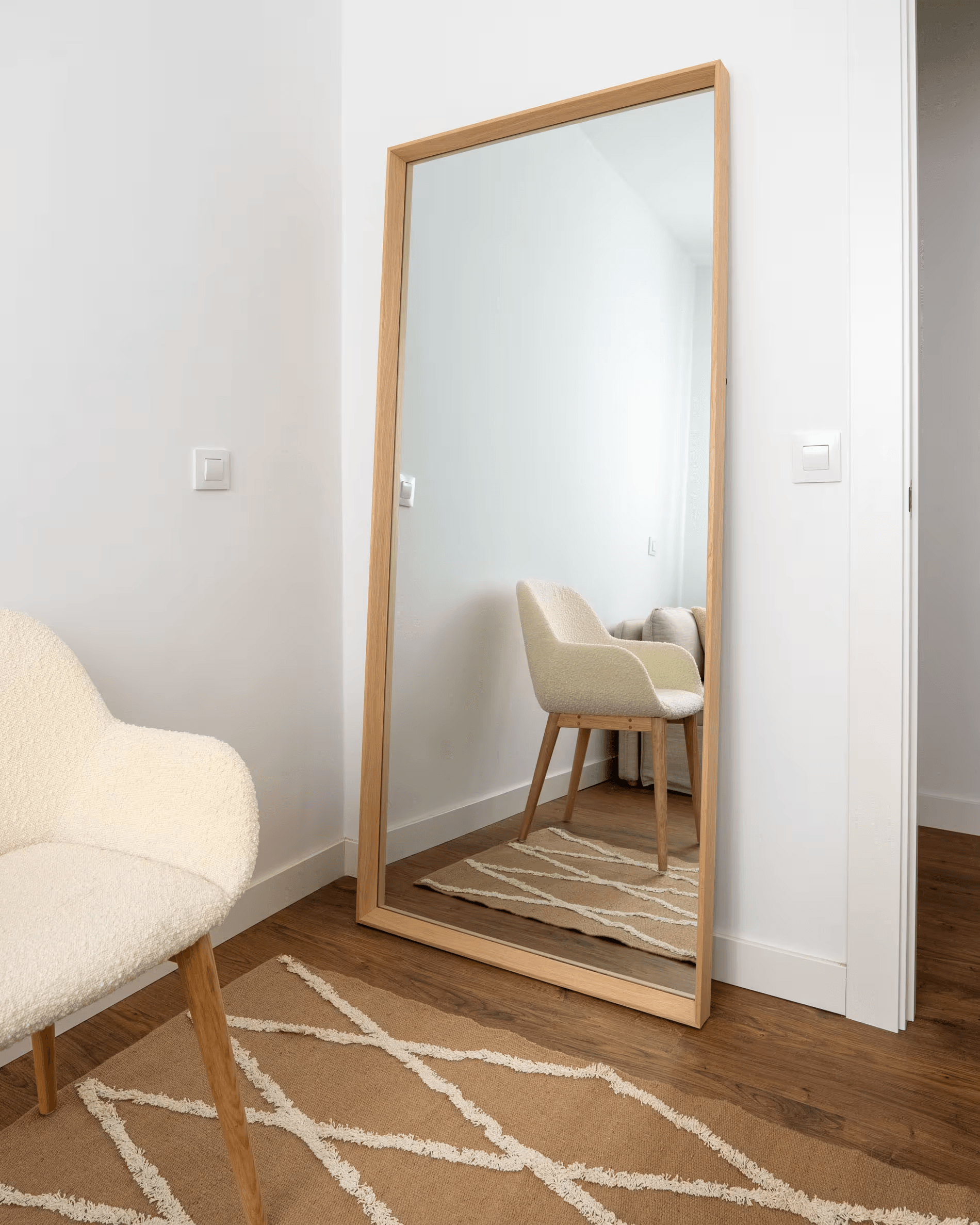 Lustro NERINA drewniana rama – Kave Home