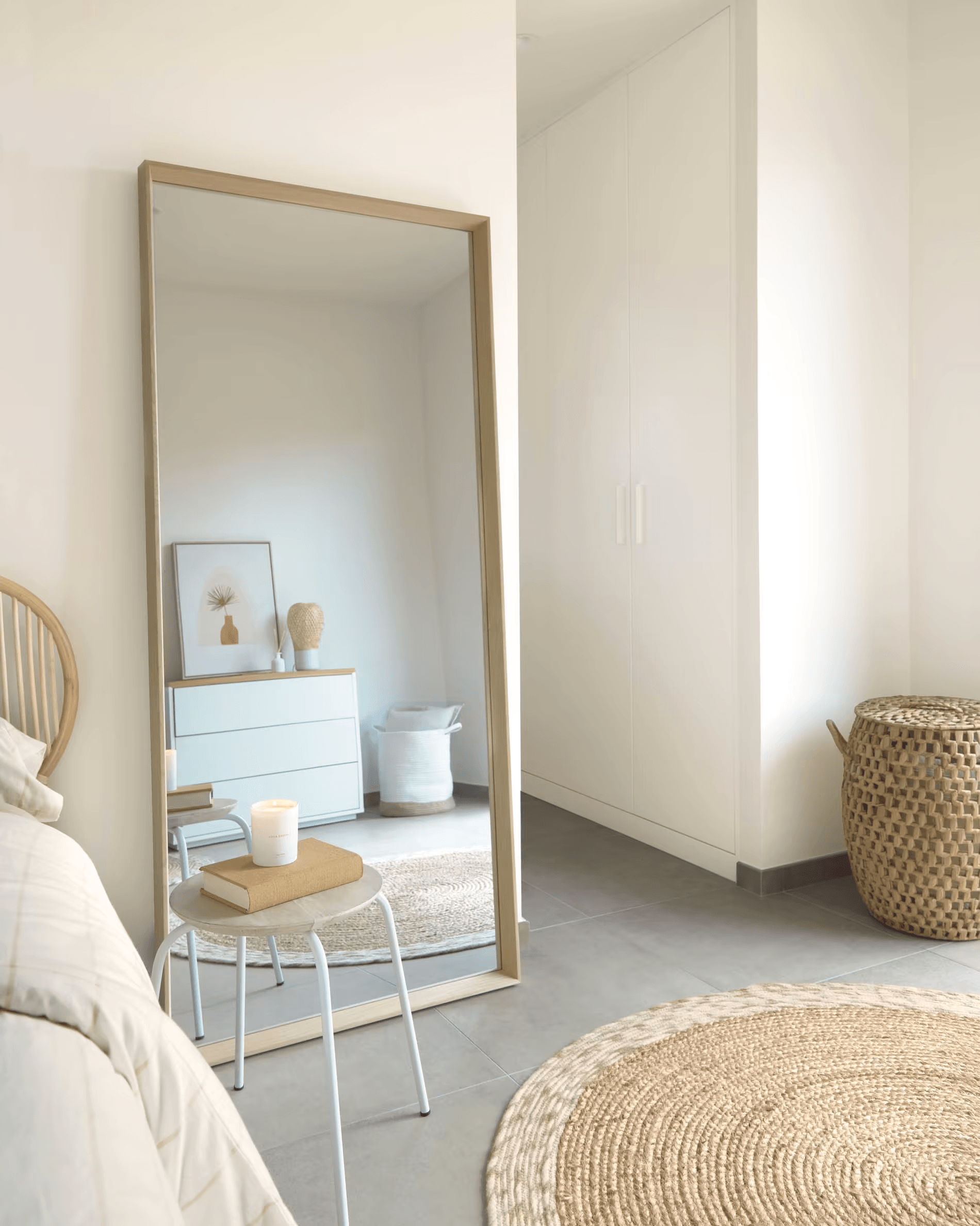 Lustro NERINA drewniana rama – Kave Home