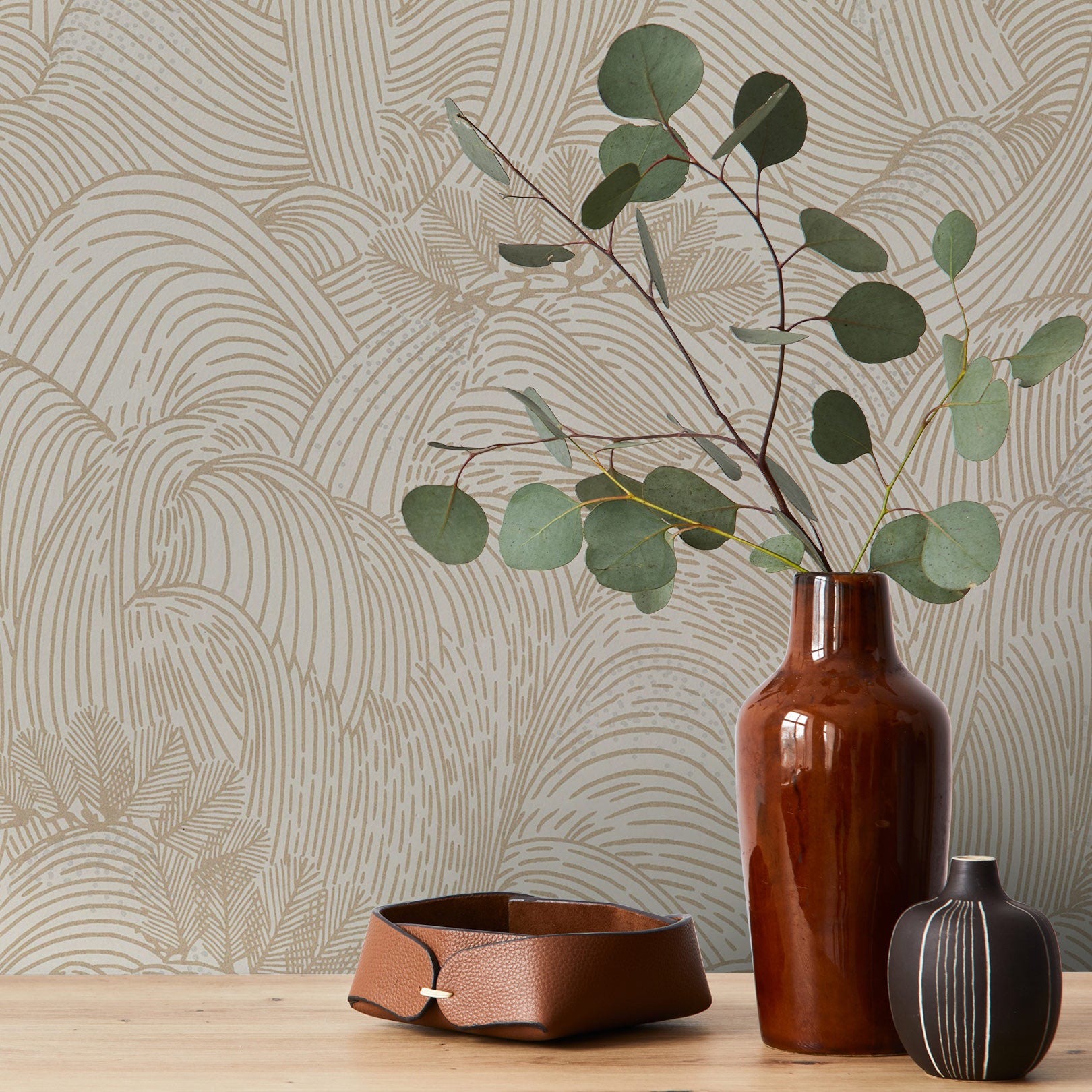 Structural wallpaper with an abstract wave pattern MARÉE HAUTE - WHITE/GOLD white with gold