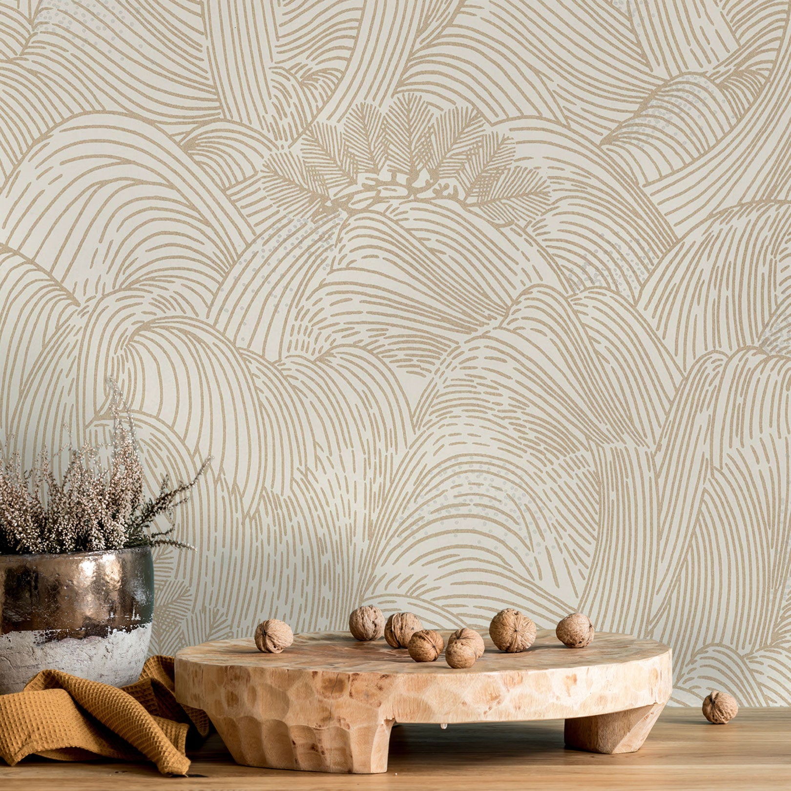 Structural wallpaper with an abstract wave pattern MARÉE HAUTE - WHITE/GOLD white with gold