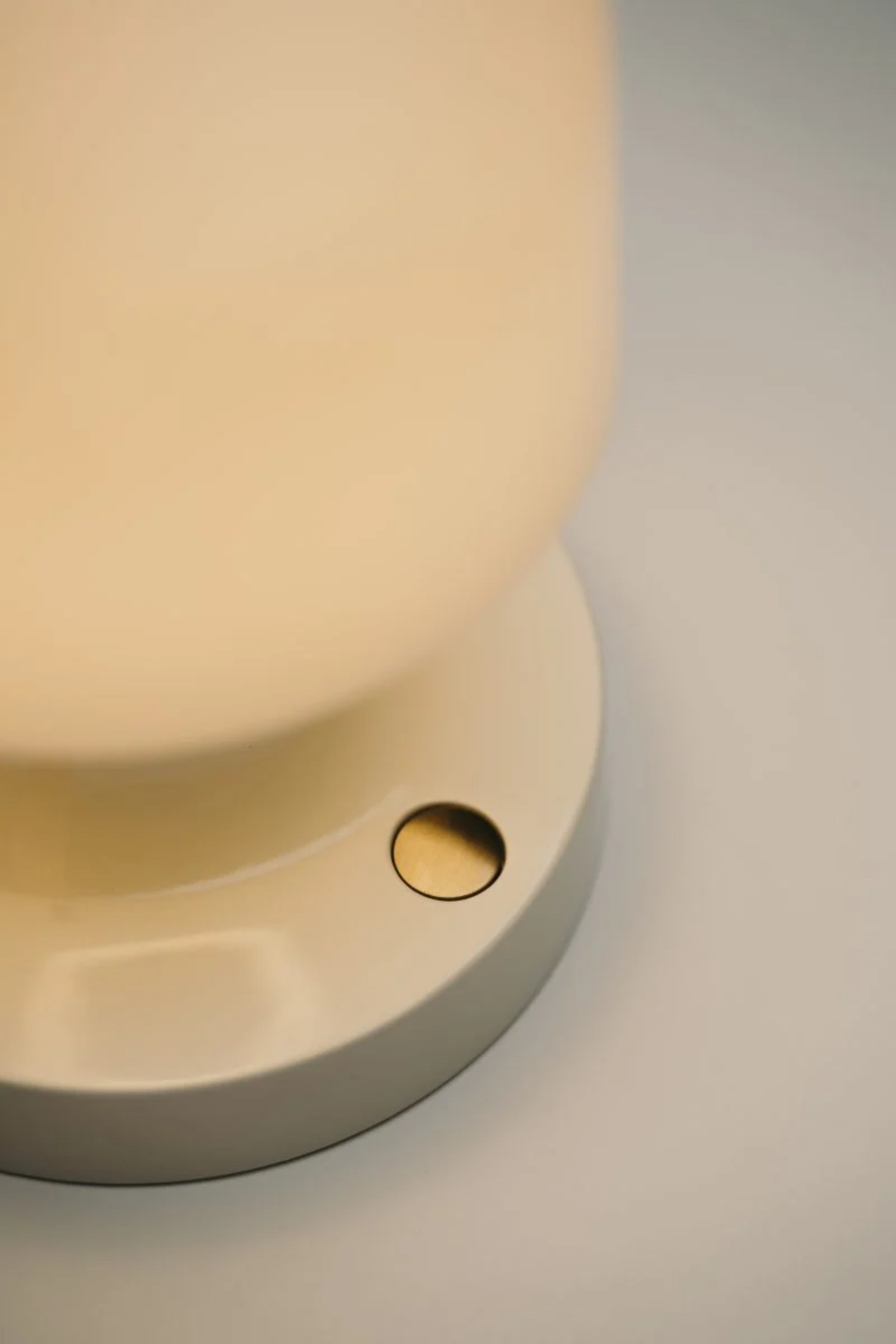 FOLLOWME Portable Lamp in White with Brown