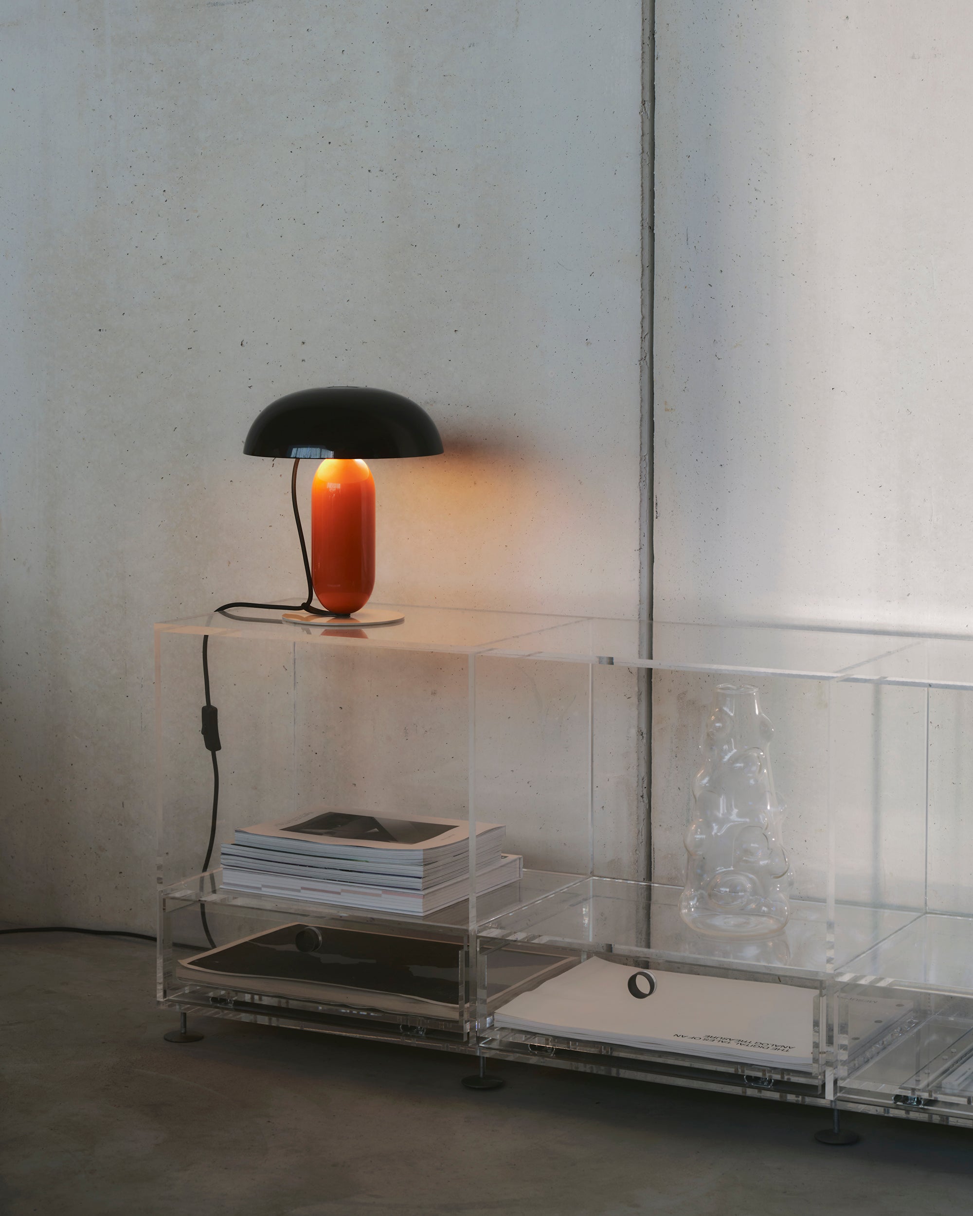 GAMBOSA Table Lamp Black with Orange Base
