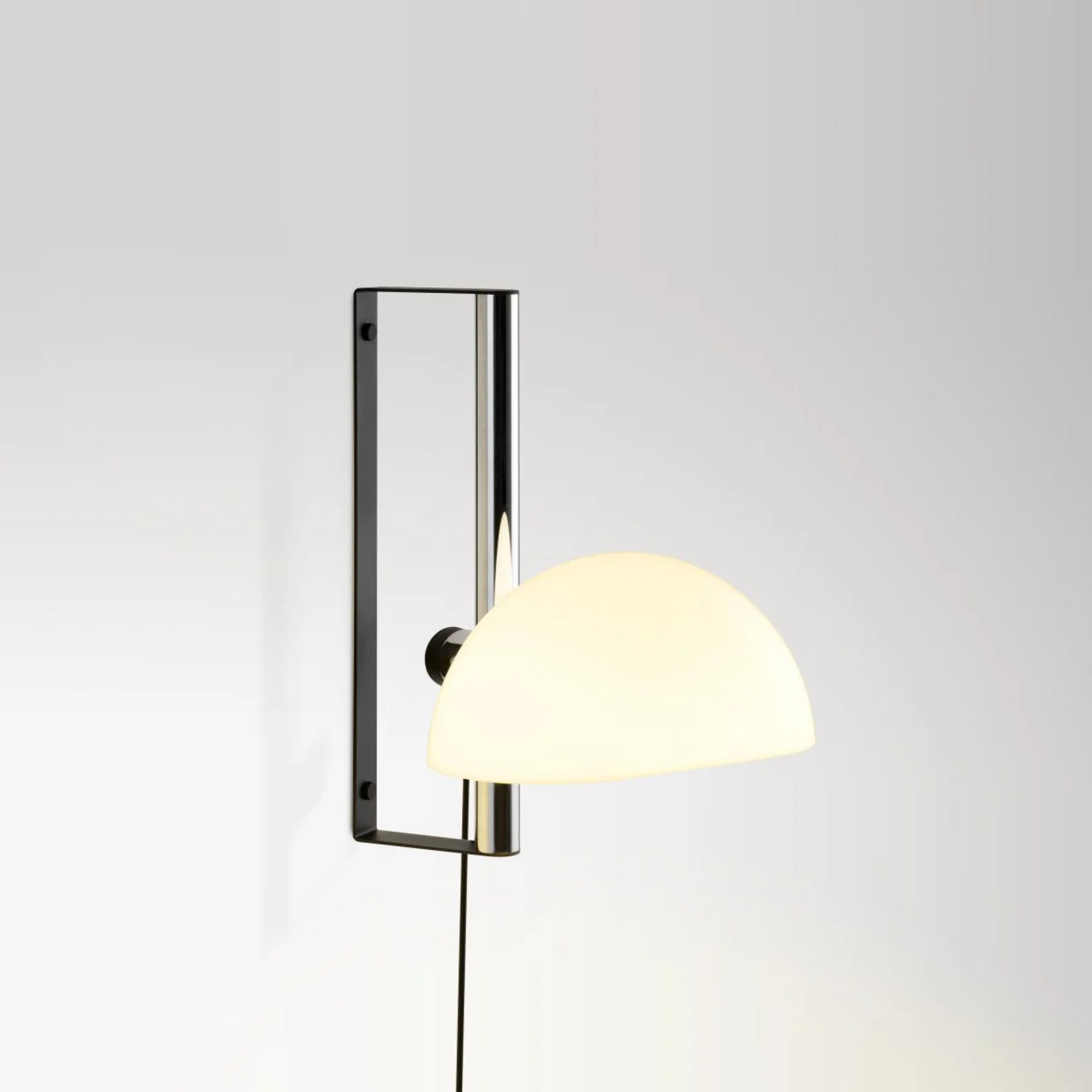 Lampa ścienna regulowana LAURO biały klosz ze stalową podstawą