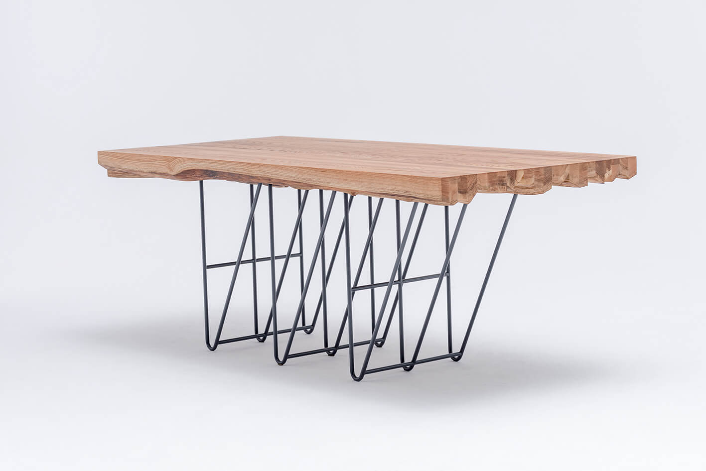 Tisch MASIV Eiche mit Stahlbasis