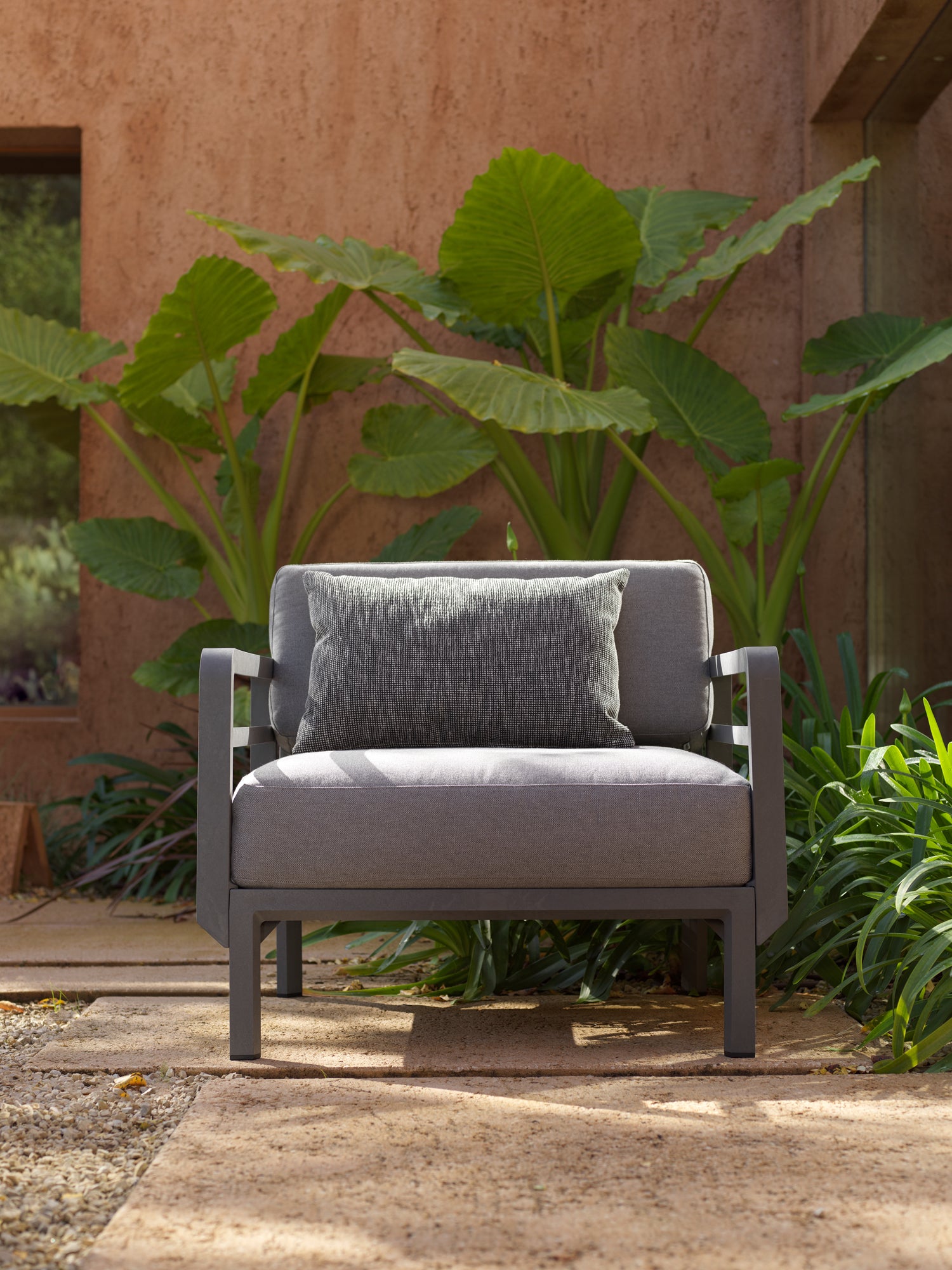 MAXIMO Thyme Green Outdoor Armchair with Green Base