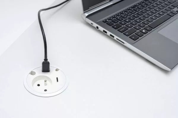 Neue Schulbenischtisch mit Mediabox EU