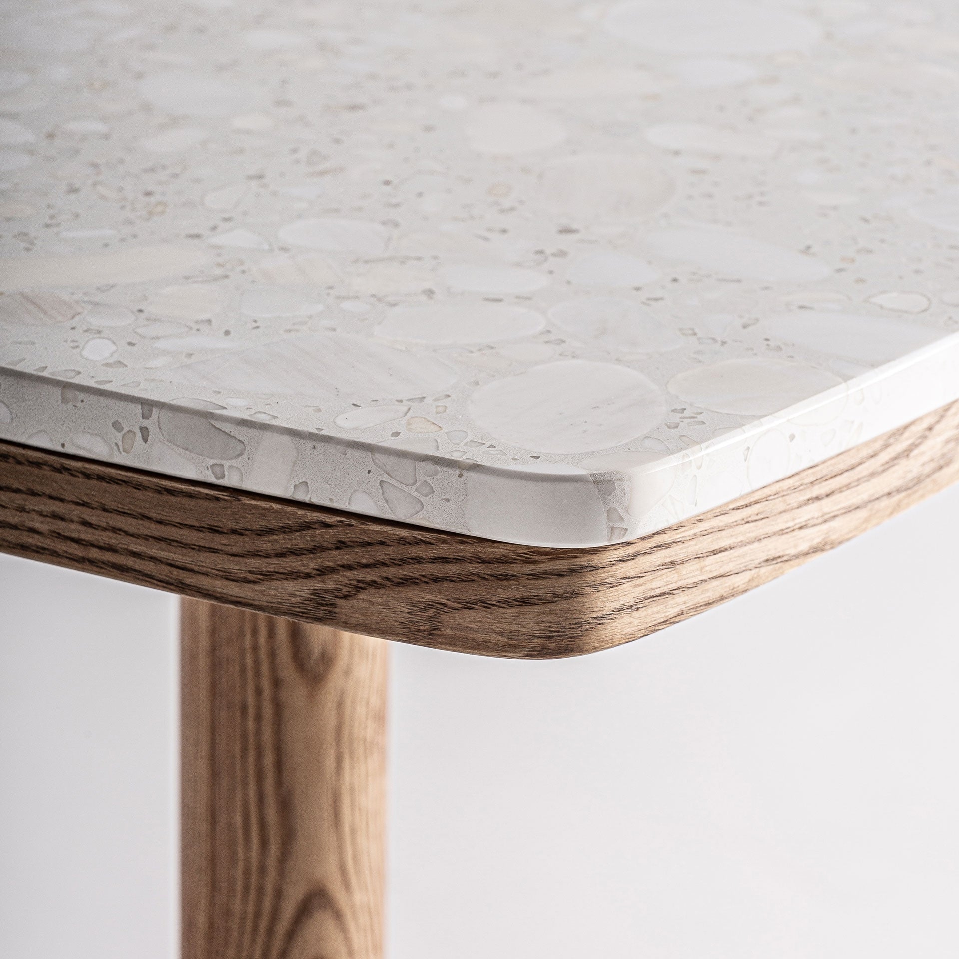 ALFERCE Cream Terrazzo Bar Table with Wooden Base